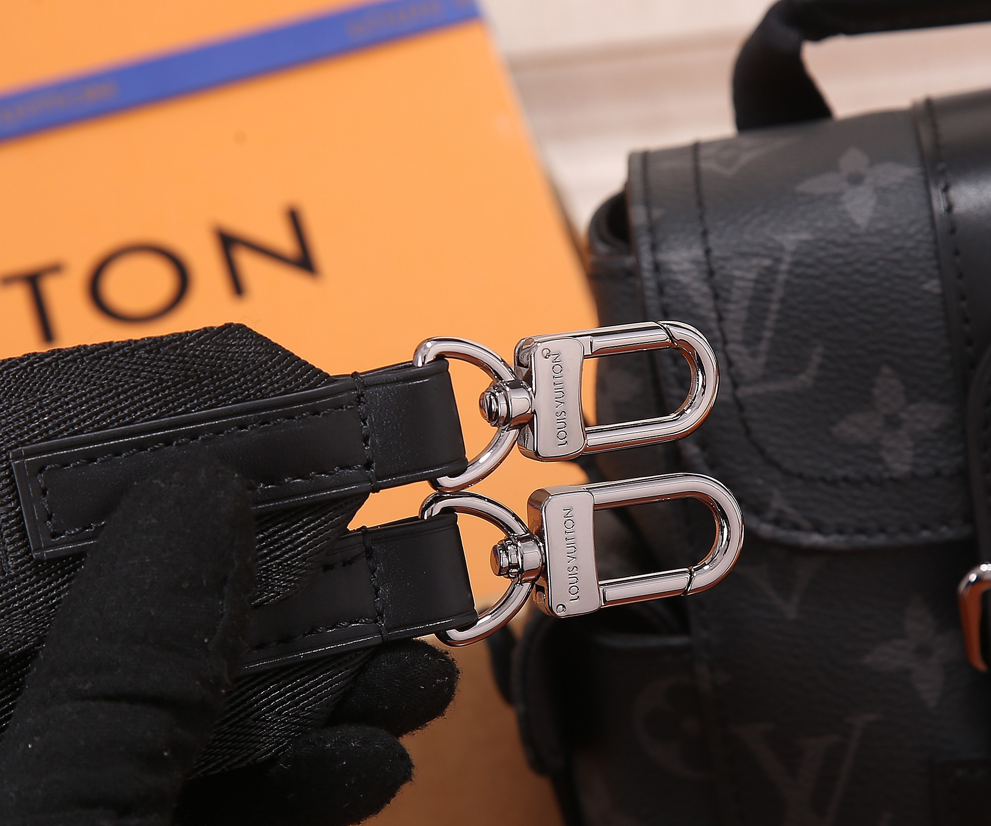 Louis Vuitton LV M82769 Nano Christopher 14 x 19 x 6 cm