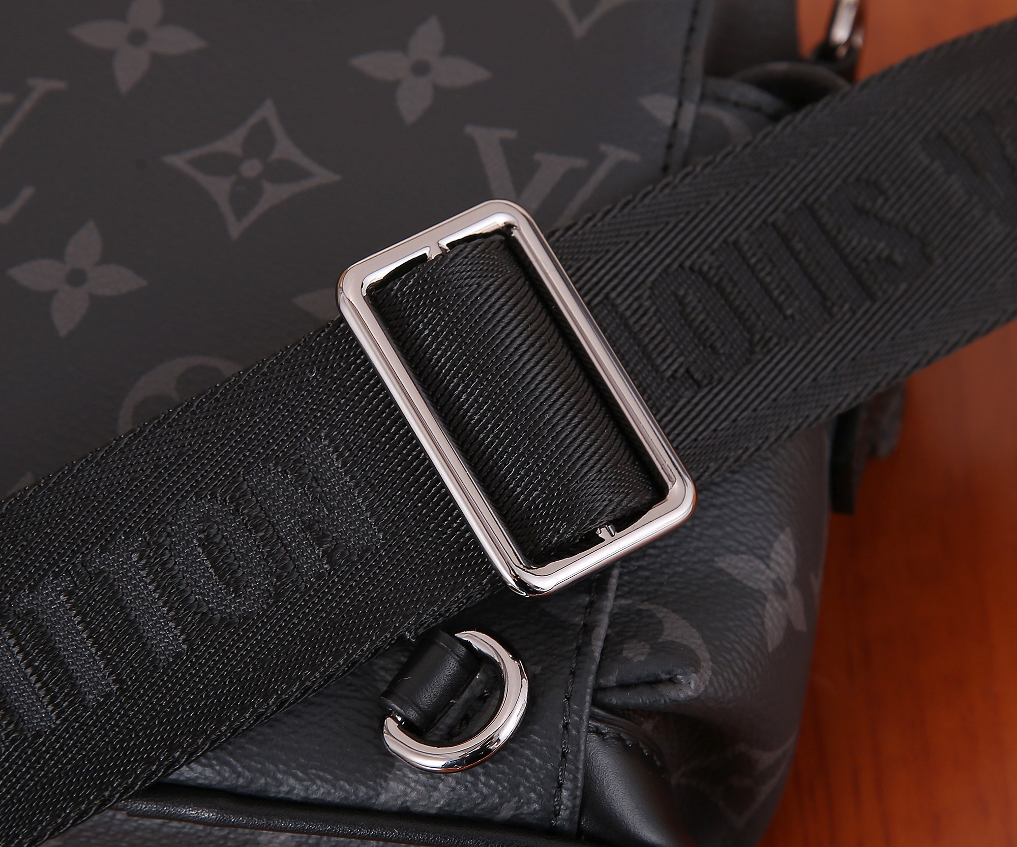 Louis Vuitton LV M82769 Nano Christopher 14 x 19 x 6 cm