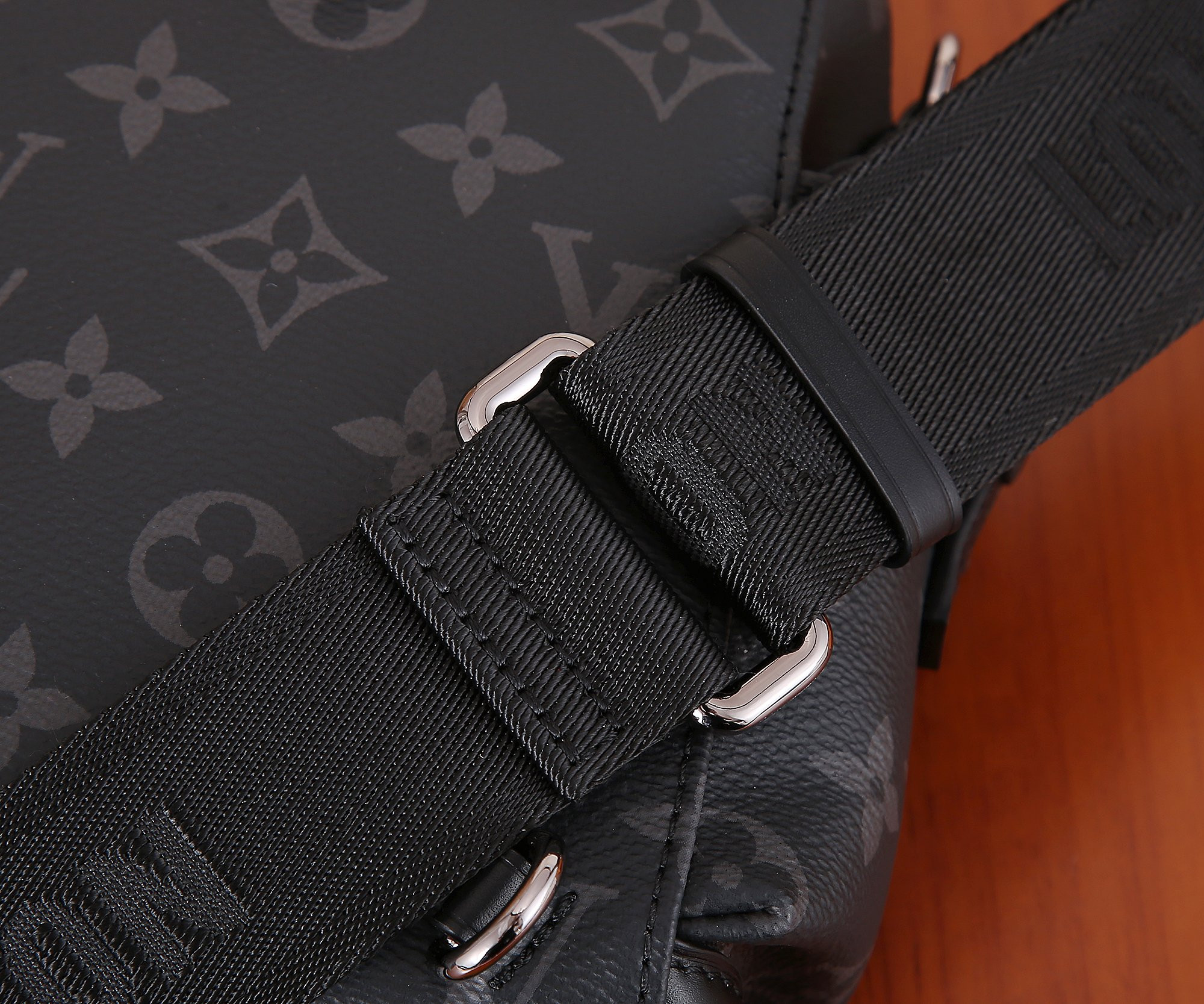 Louis Vuitton LV M82769 Nano Christopher 14 x 19 x 6 cm