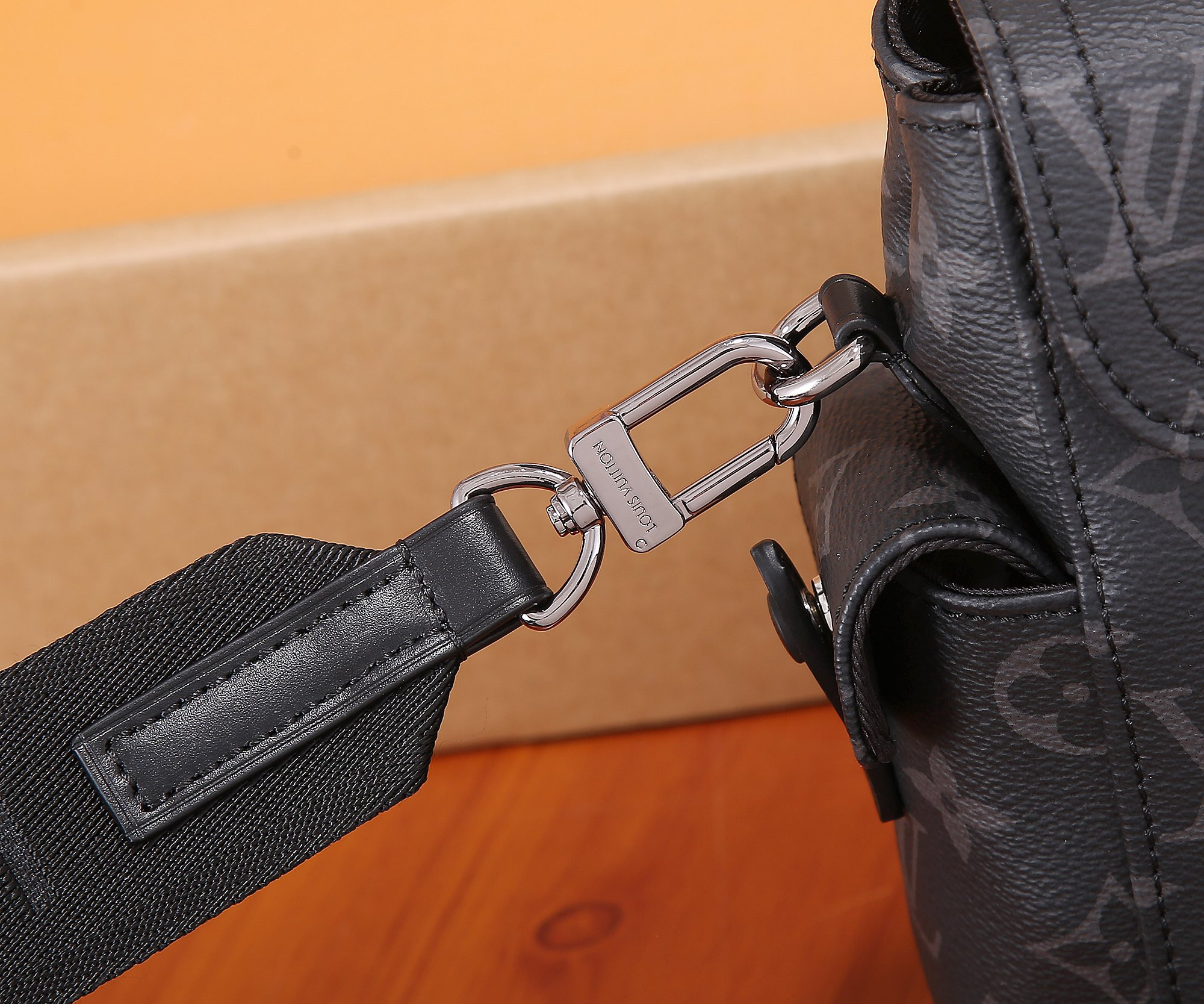 Louis Vuitton LV M82769 Nano Christopher 14 x 19 x 6 cm