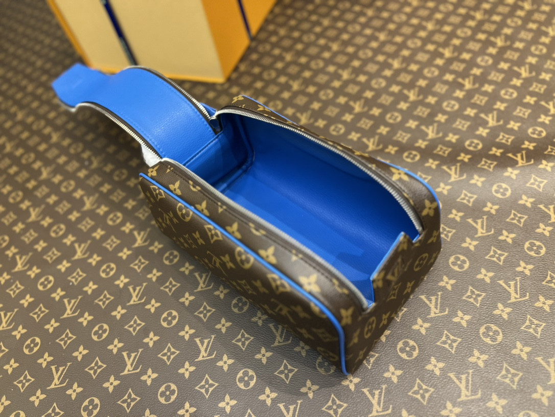 Louis Vuitton M46763 Dopp Kit Toilet Pouch 28 x 15 x 16.5 cm