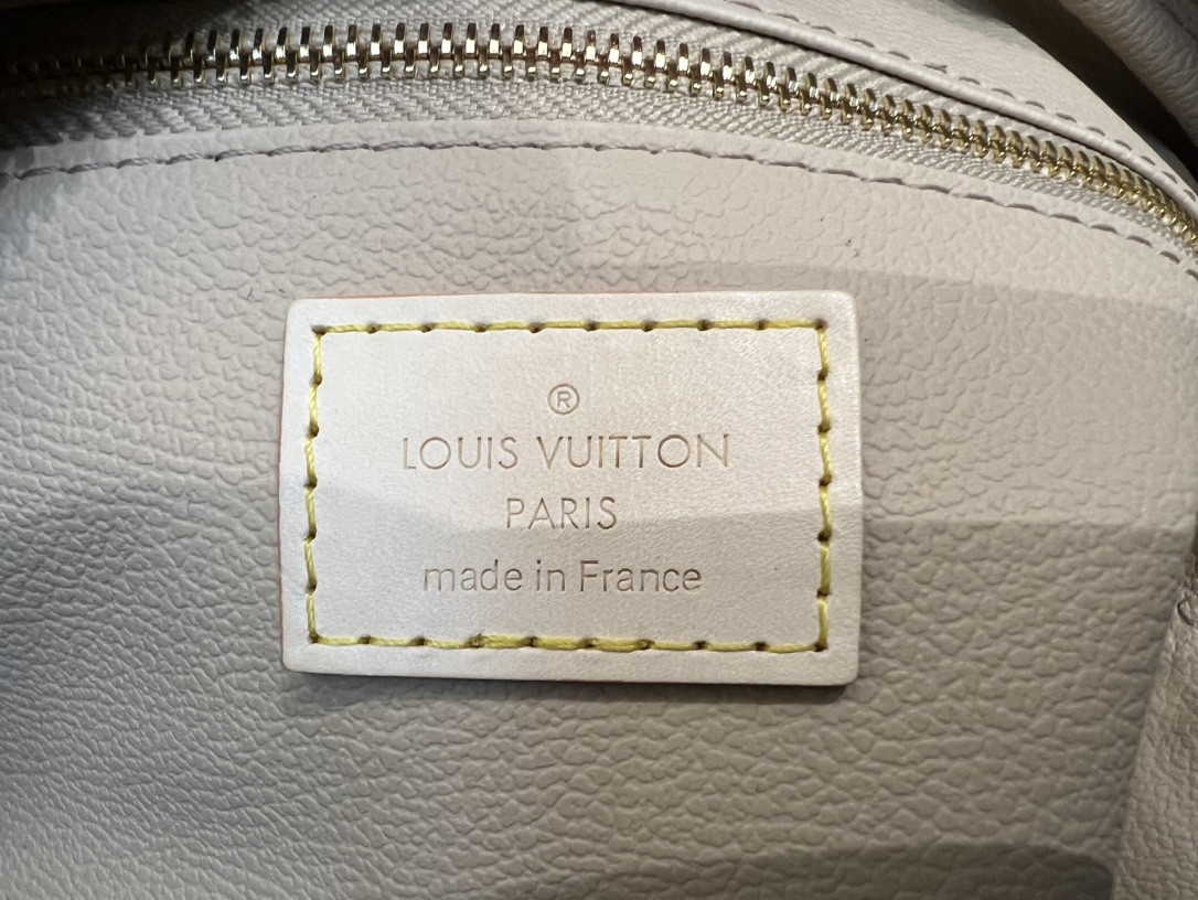 Louis Vuitton M44494 Dopp Kit Toilet Pouch 28 x 15 x 16.5 cm