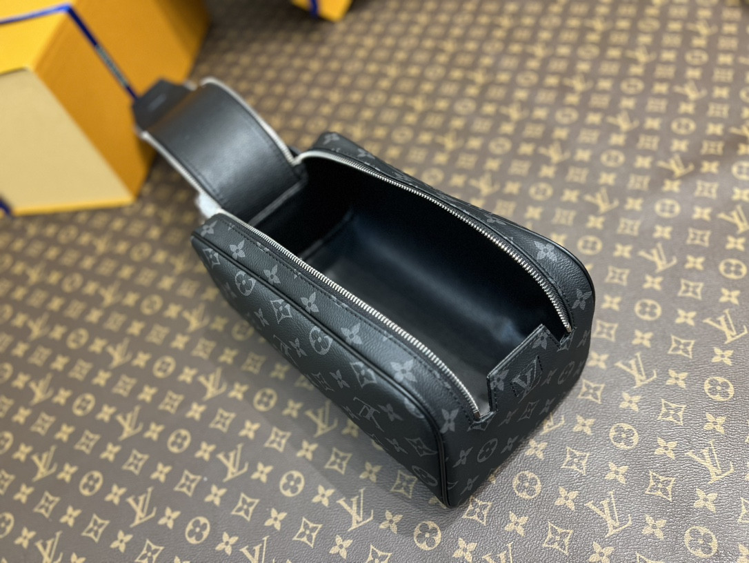 Louis Vuitton M46354 Dopp Kit Toilet Pouch 28 x 15 x 16.5 cm
