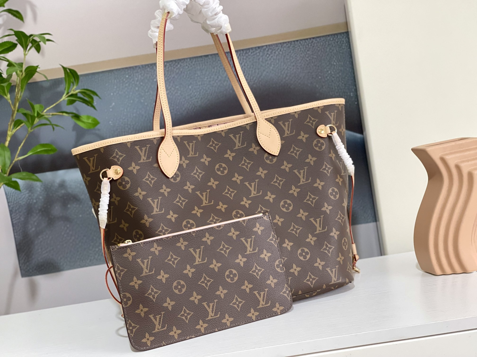 Louis Vuitton M40995 Neverfull MM 12.6 x 11.4 x 6.7 inches Without Box