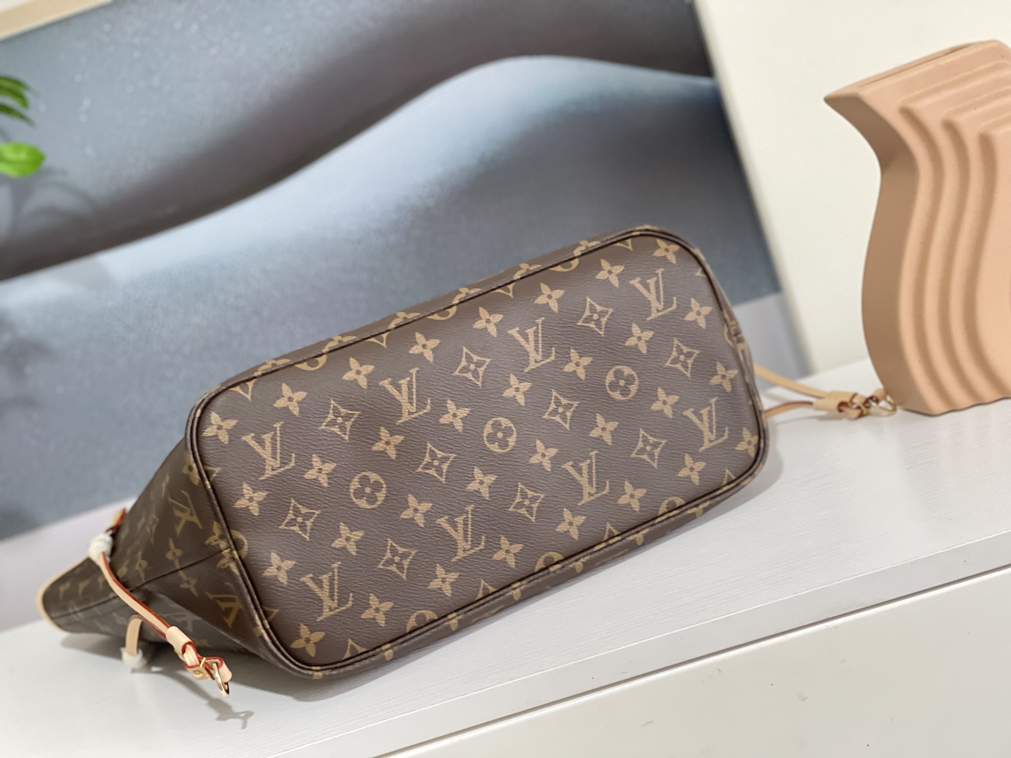 Louis Vuitton M40995 Neverfull MM 12.6 x 11.4 x 6.7 inches Without Box