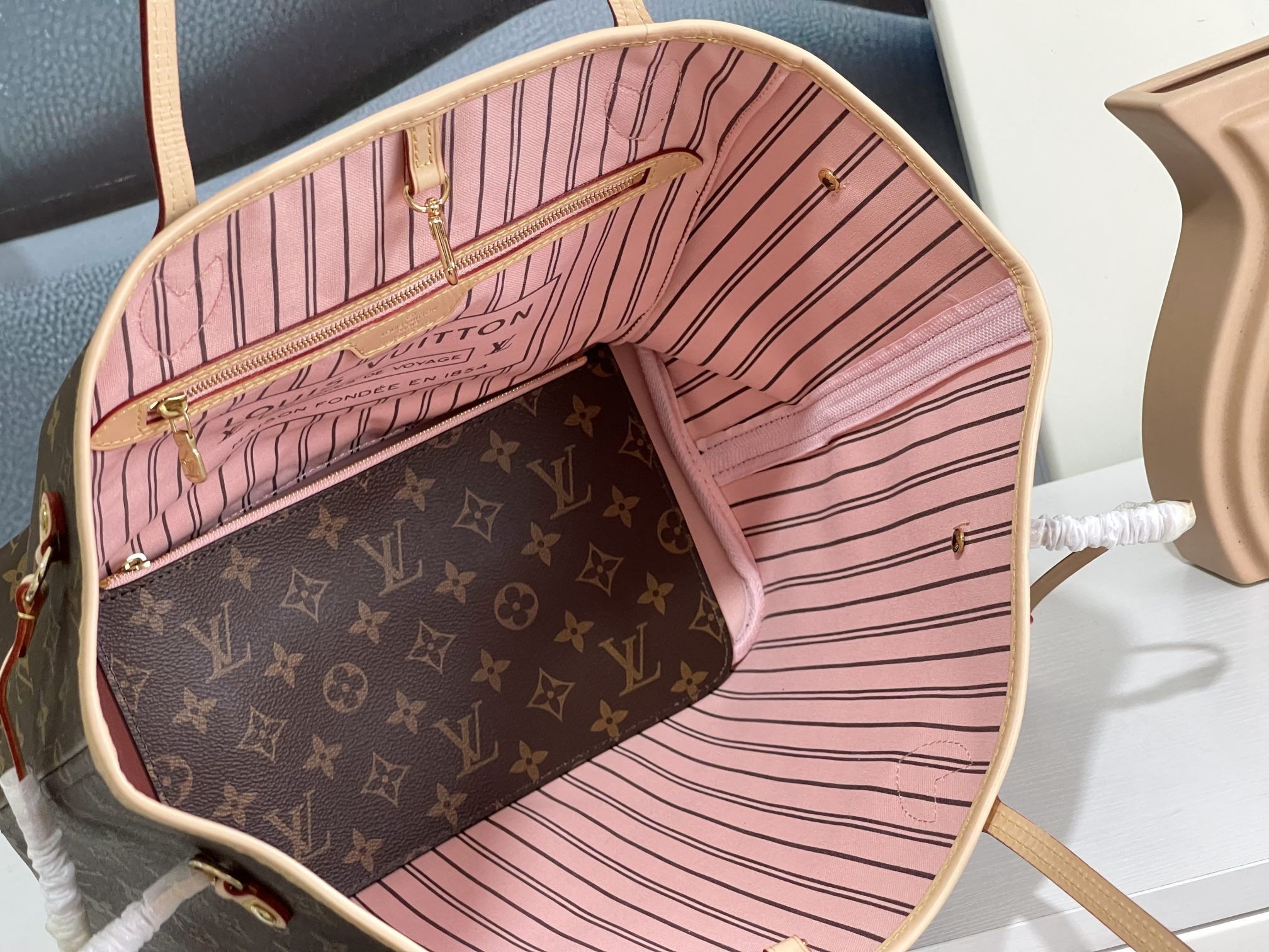 Louis Vuitton M40995 Neverfull MM 12.6 x 11.4 x 6.7 inches Without Box