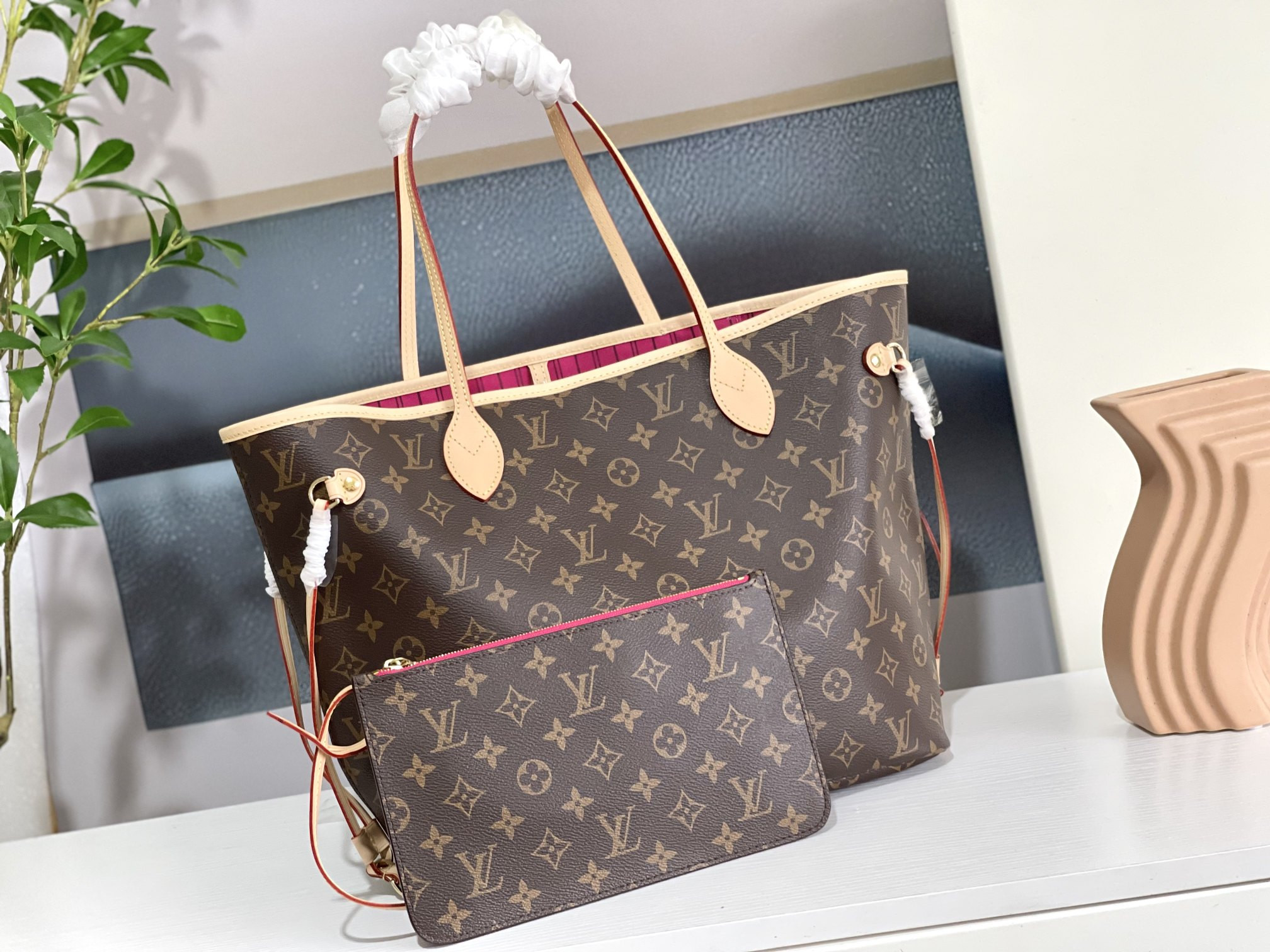 Louis Vuitton M41178  Neverfull MM 12.6 x 11.4 x 6.7 inches Without Box