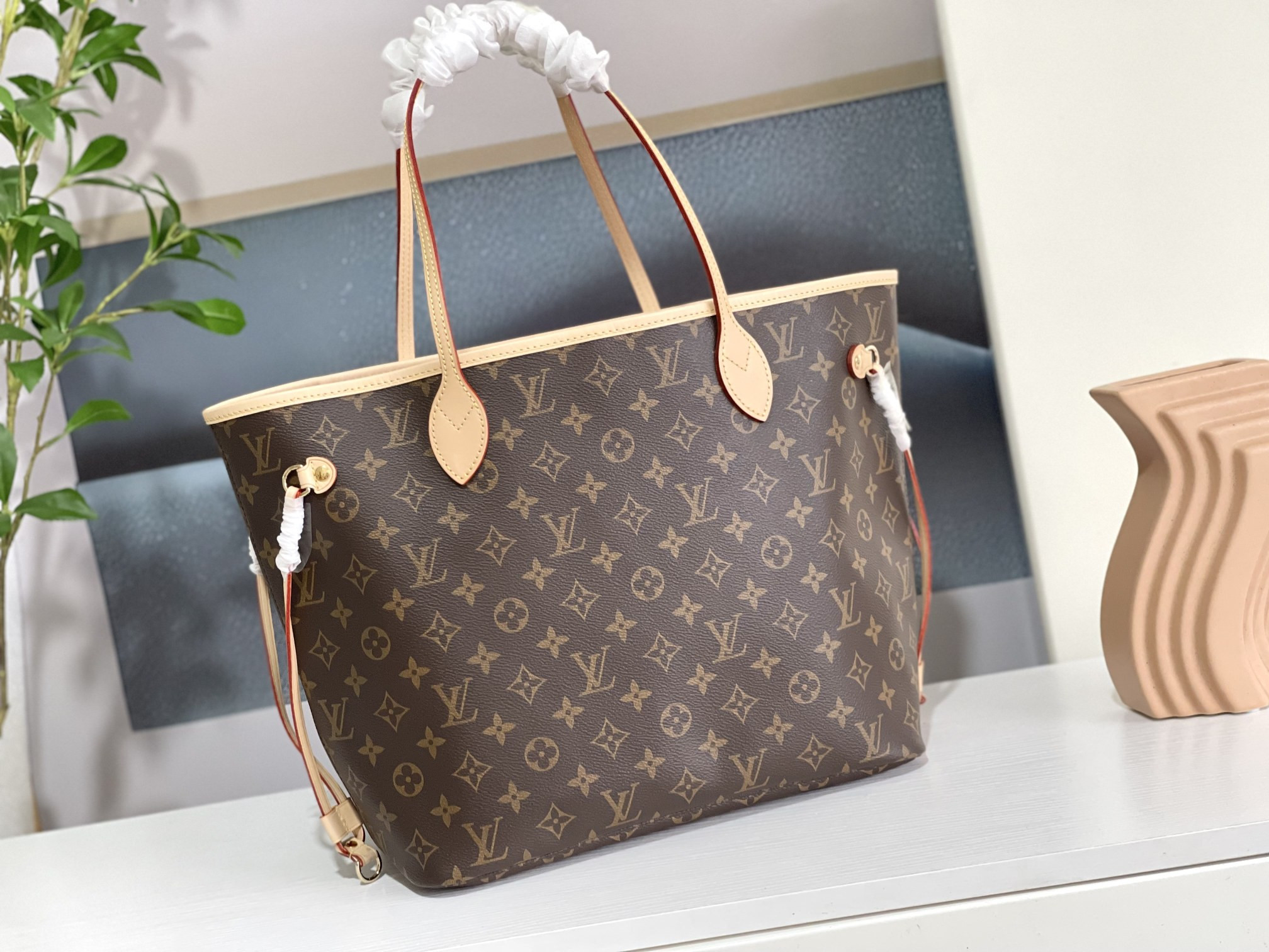 Louis Vuitton M41178  Neverfull MM 12.6 x 11.4 x 6.7 inches Without Box