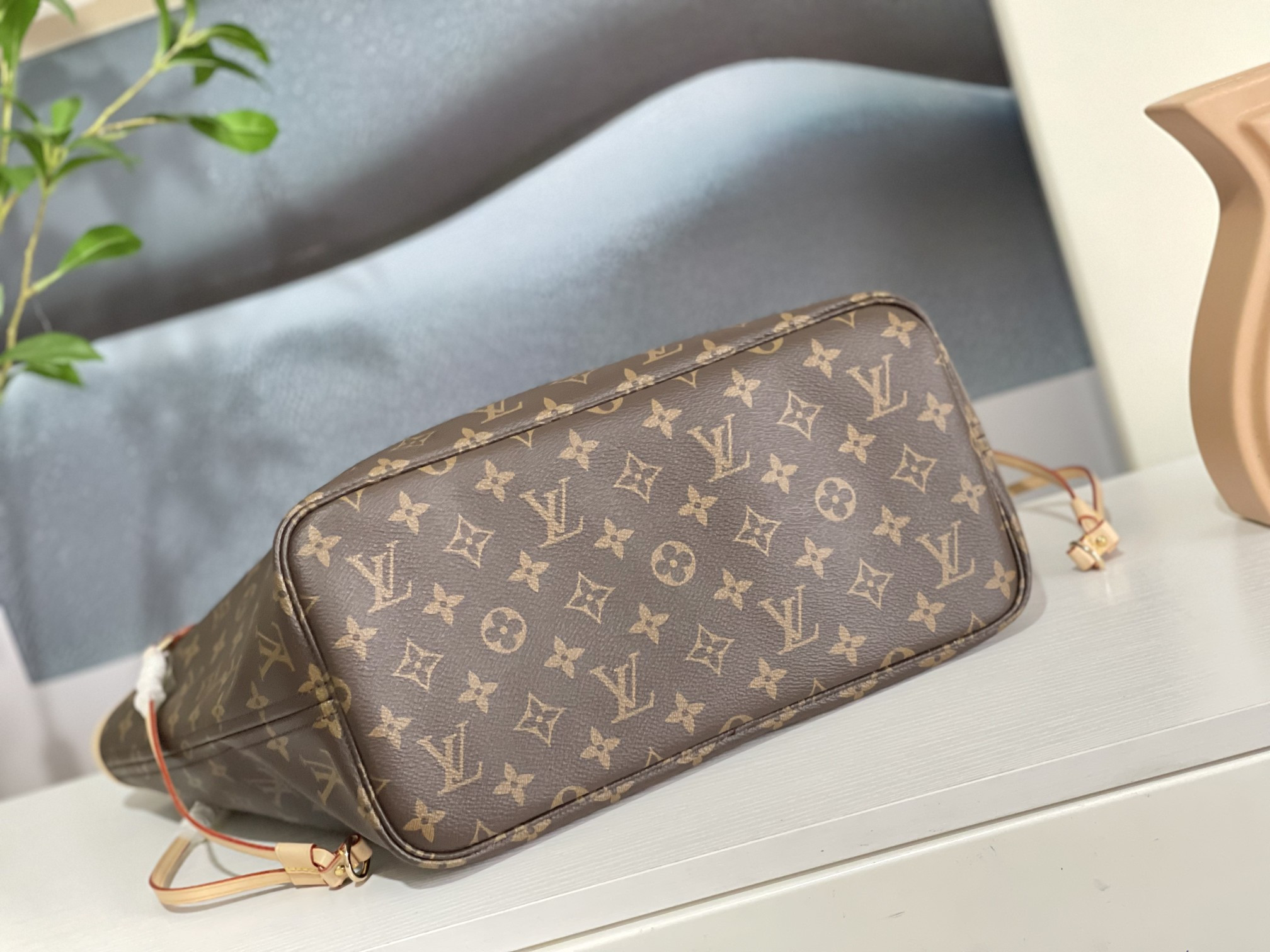 Louis Vuitton M41178  Neverfull MM 12.6 x 11.4 x 6.7 inches Without Box