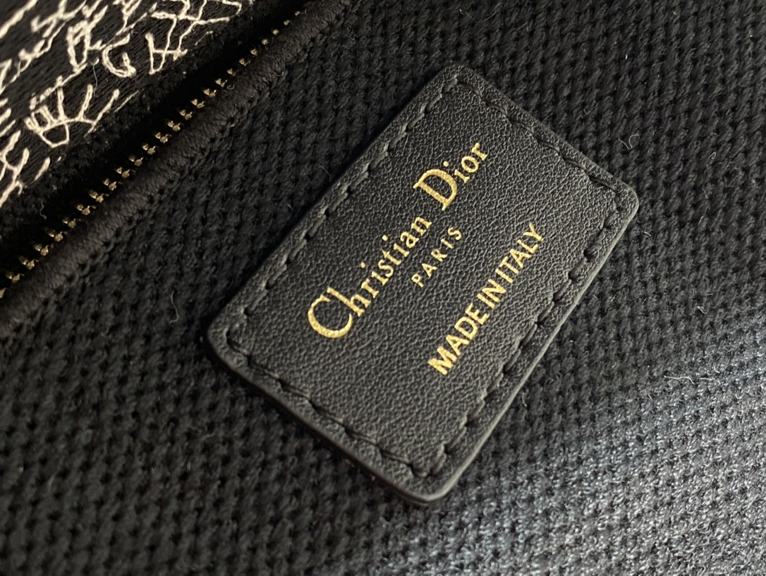 Dior Lady D-Joy bag medium 26 x 13.5 x 5 cm