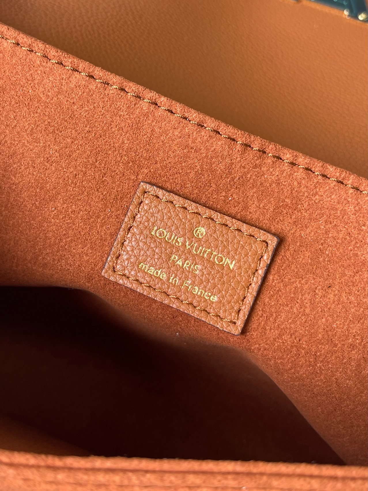 LV M22952  Oxford 8.7 x 6.3 x 3.7 inches