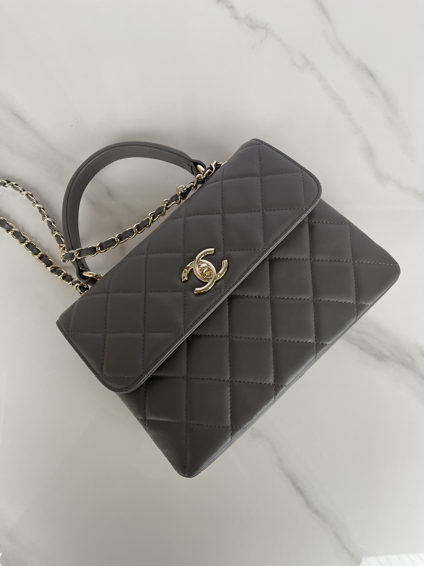 CHANEL FLAP BAG WITH TOP HANDLE 6.6 × 9.8 × 4.7 in