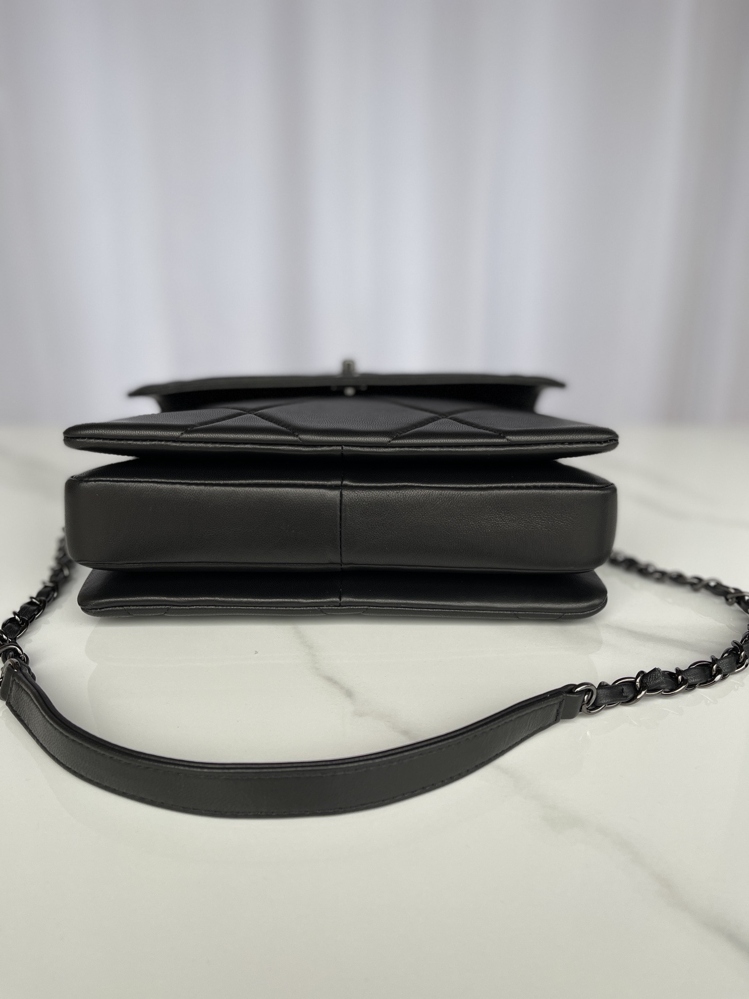 CHANEL FLAP BAG WITH TOP HANDLE 6.6 × 9.8 × 4.7 in