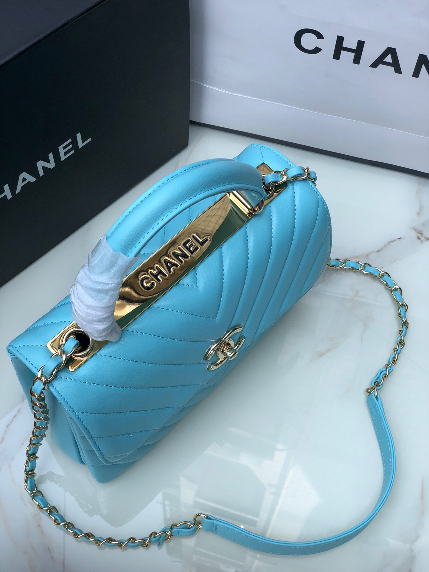 CHANEL FLAP BAG WITH TOP HANDLE 6.6 × 9.8 × 4.7 in