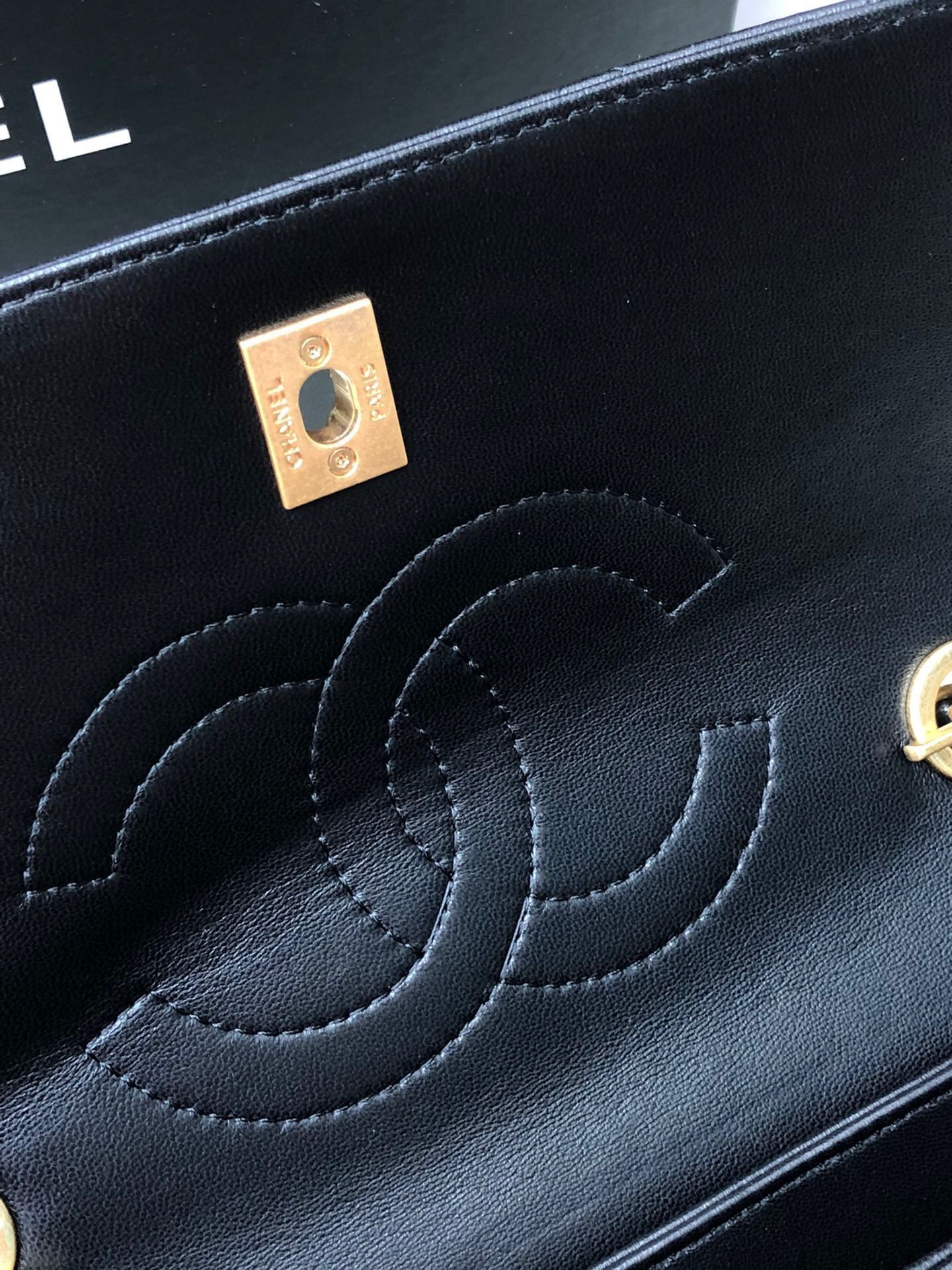 CHANEL FLAP BAG WITH TOP HANDLE 6.6 × 9.8 × 4.7 in