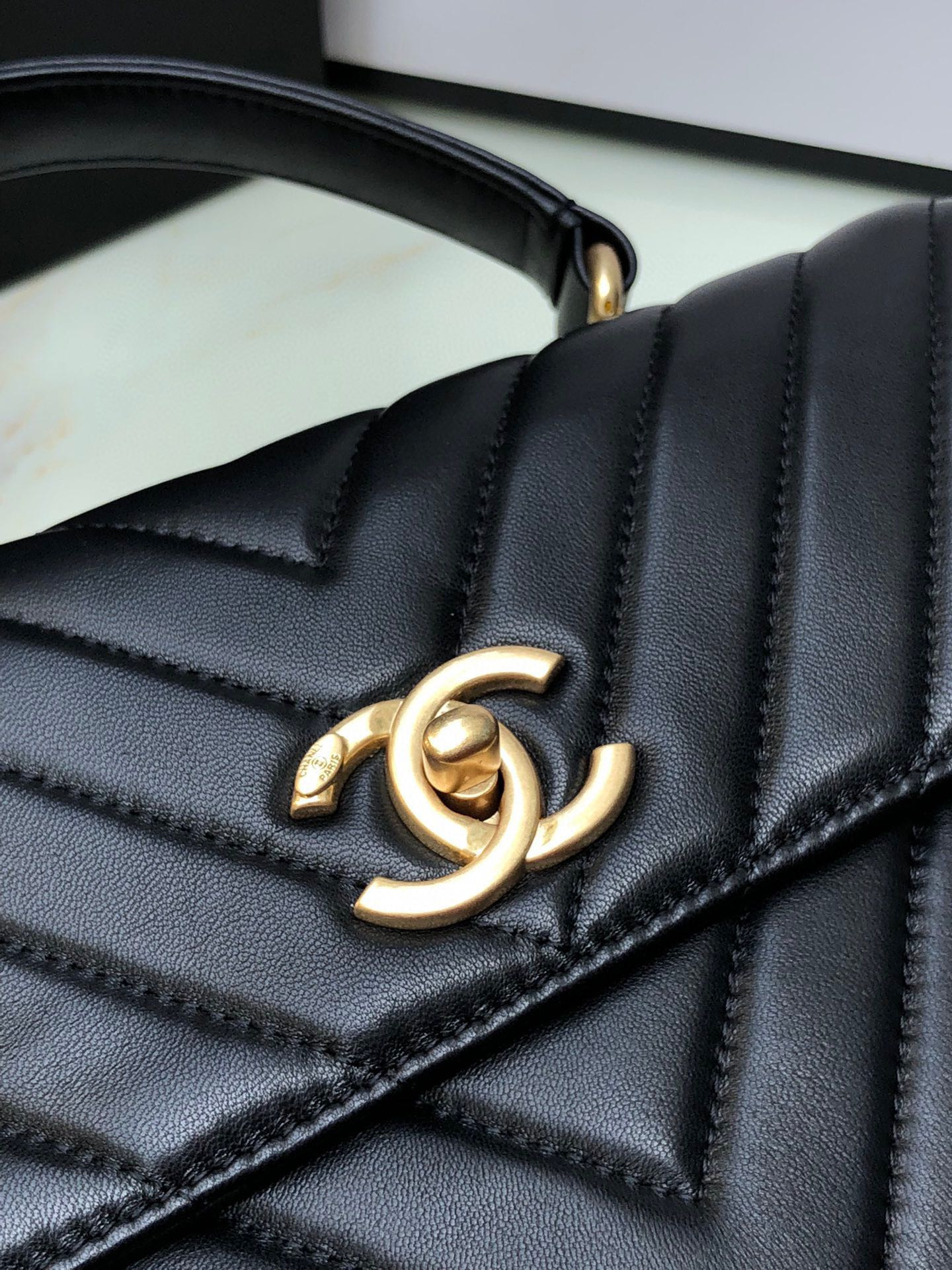 CHANEL FLAP BAG WITH TOP HANDLE 6.6 × 9.8 × 4.7 in