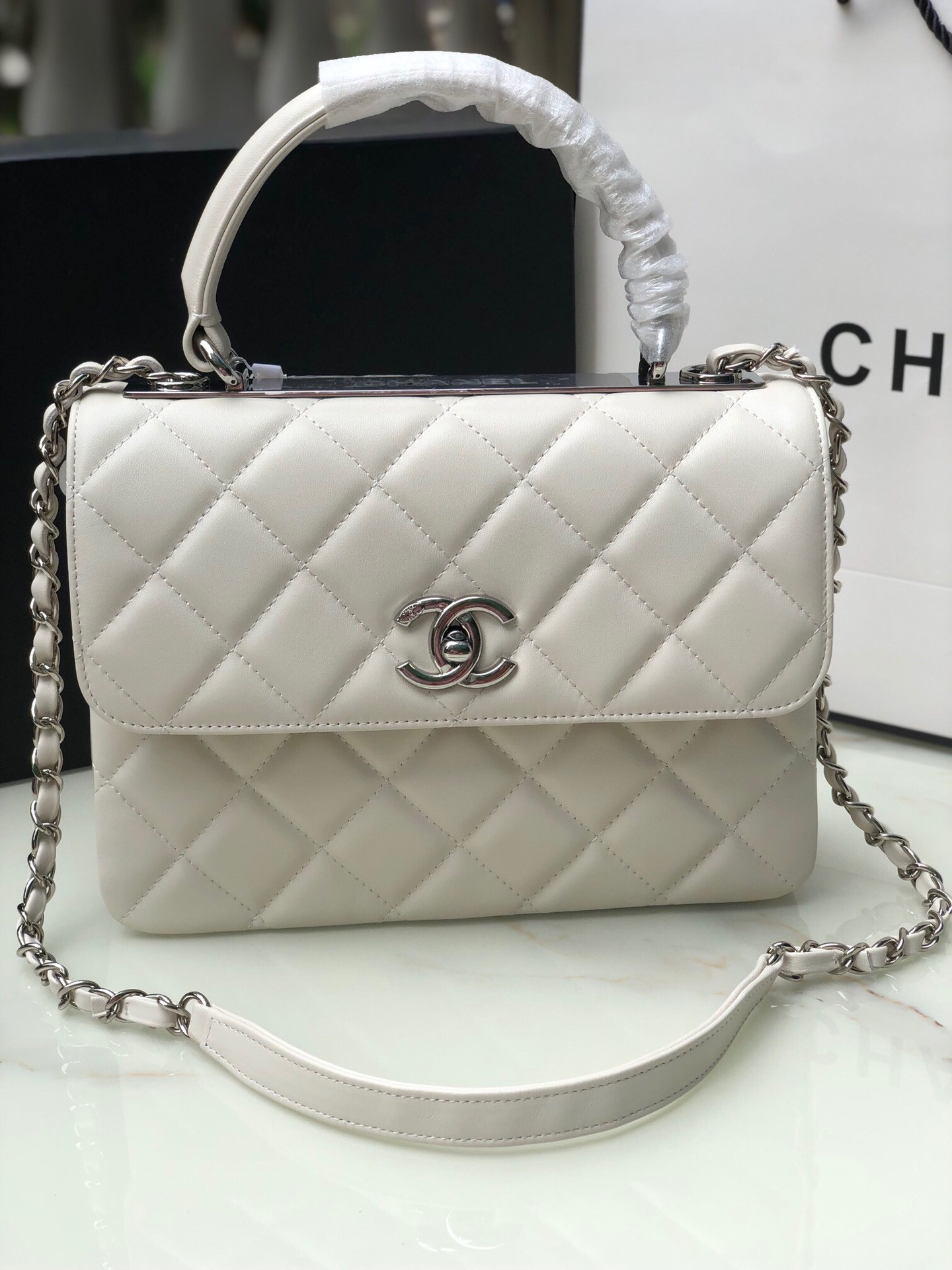 CHANEL FLAP BAG WITH TOP HANDLE 6.6 × 9.8 × 4.7 in