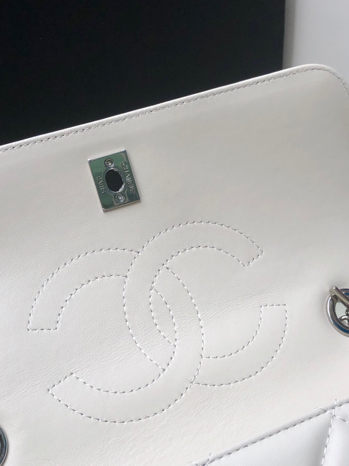 CHANEL FLAP BAG WITH TOP HANDLE 6.6 × 9.8 × 4.7 in