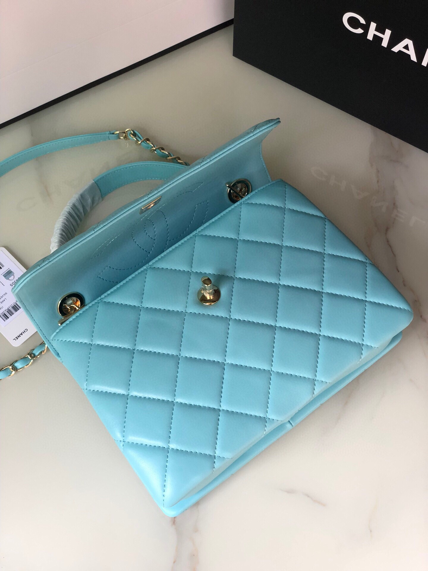 CHANEL FLAP BAG WITH TOP HANDLE 6.6 × 9.8 × 4.7 in