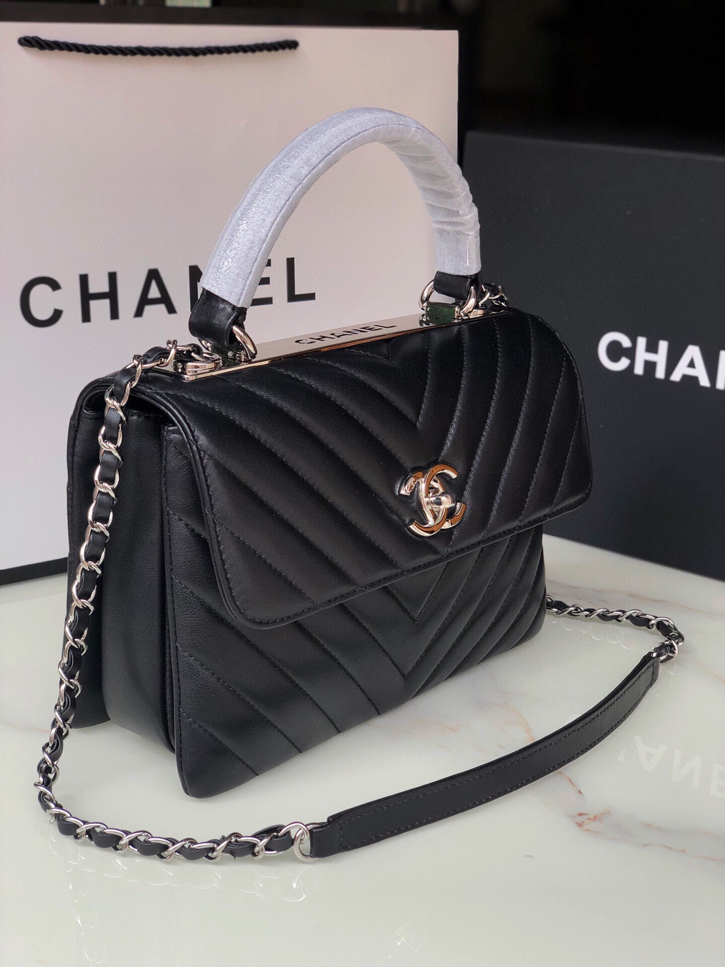 CHANEL FLAP BAG WITH TOP HANDLE 6.6 × 9.8 × 4.7 in