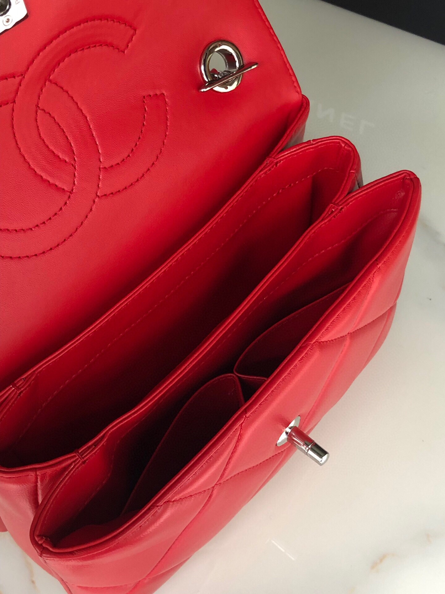 CHANEL FLAP BAG WITH TOP HANDLE 6.6 × 9.8 × 4.7 in