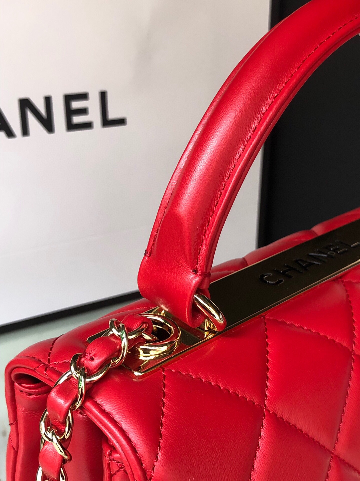 CHANEL FLAP BAG WITH TOP HANDLE 6.6 × 9.8 × 4.7 in