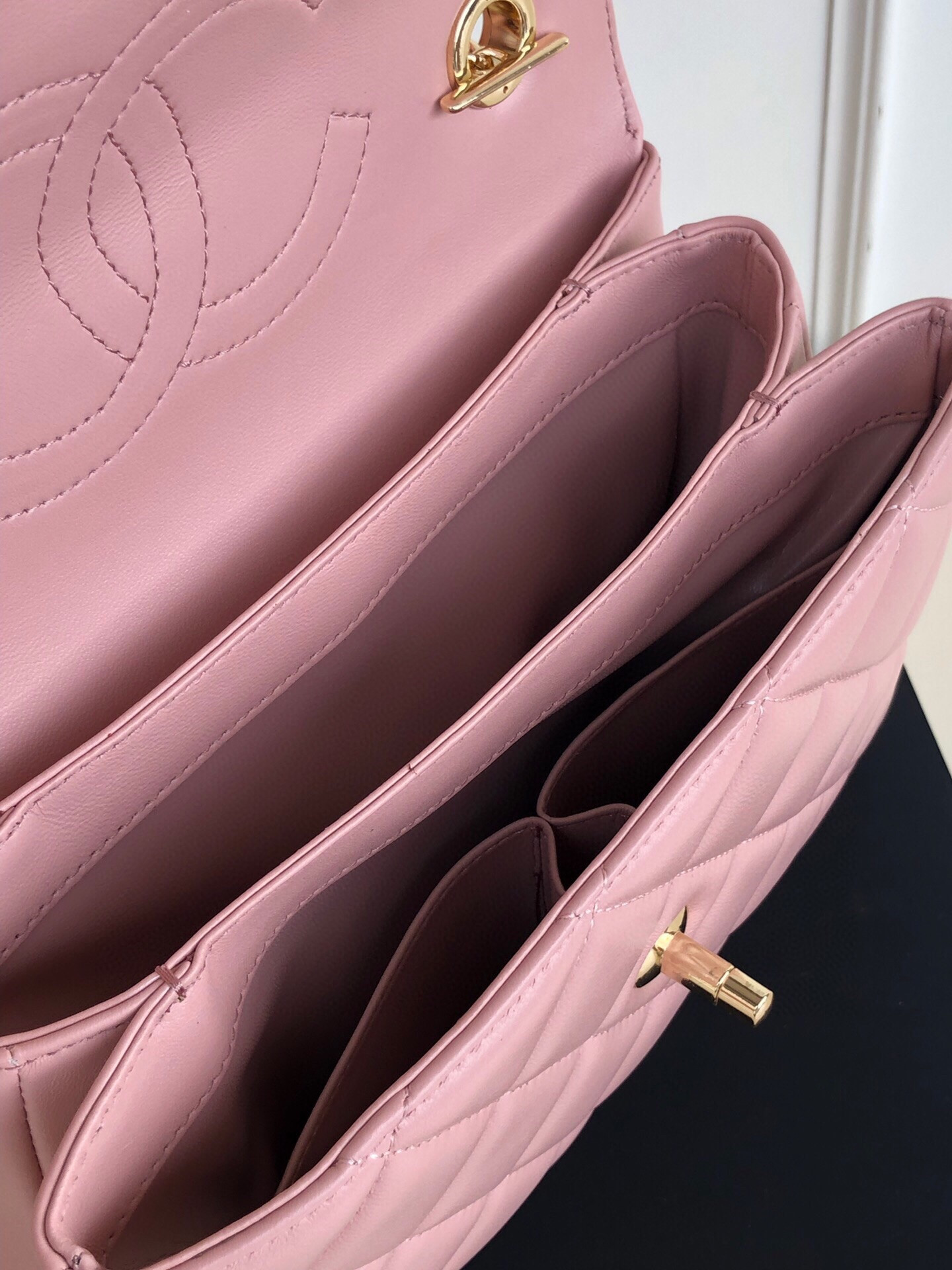 CHANEL FLAP BAG WITH TOP HANDLE 6.6 × 9.8 × 4.7 in