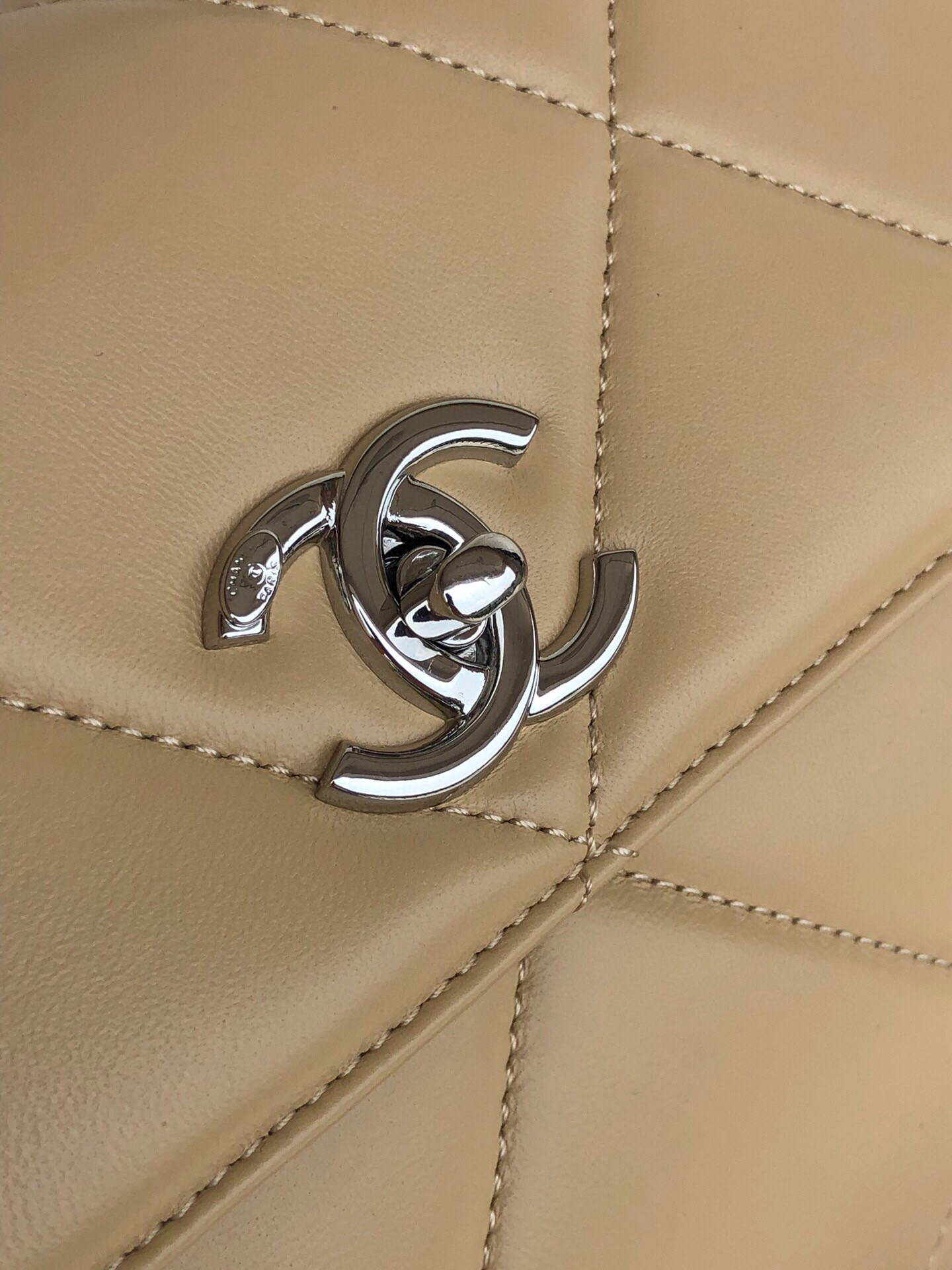 CHANEL FLAP BAG WITH TOP HANDLE 6.6 × 9.8 × 4.7 in