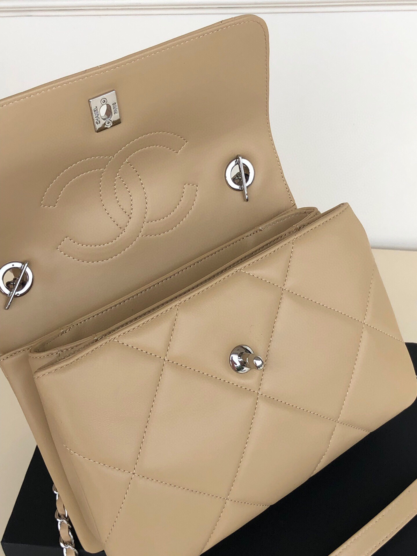 CHANEL FLAP BAG WITH TOP HANDLE 6.6 × 9.8 × 4.7 in