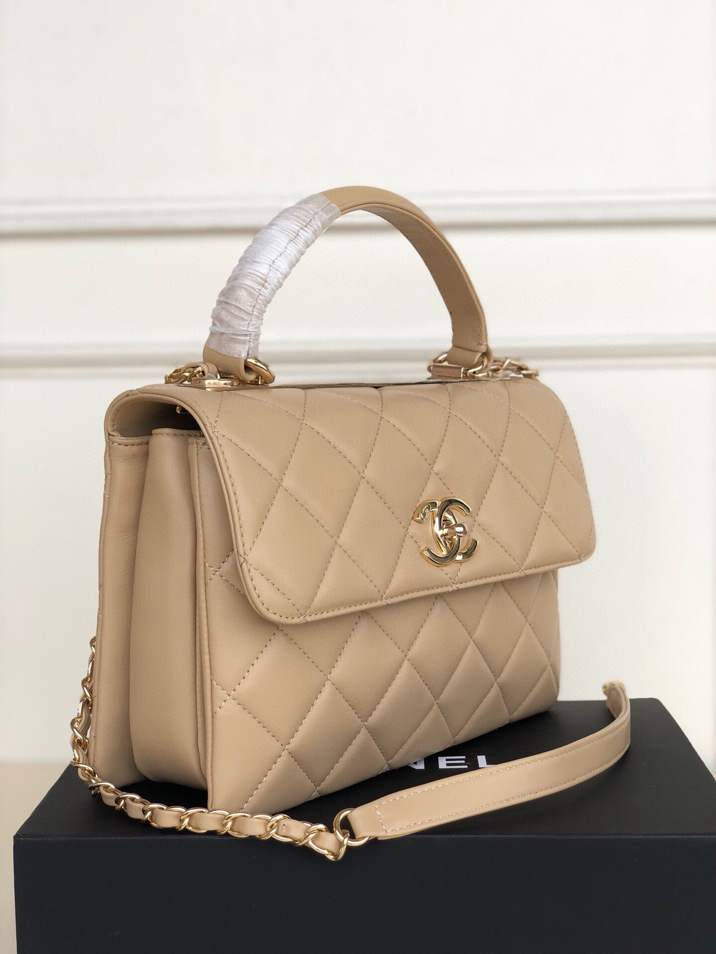 CHANEL FLAP BAG WITH TOP HANDLE 6.6 × 9.8 × 4.7 in