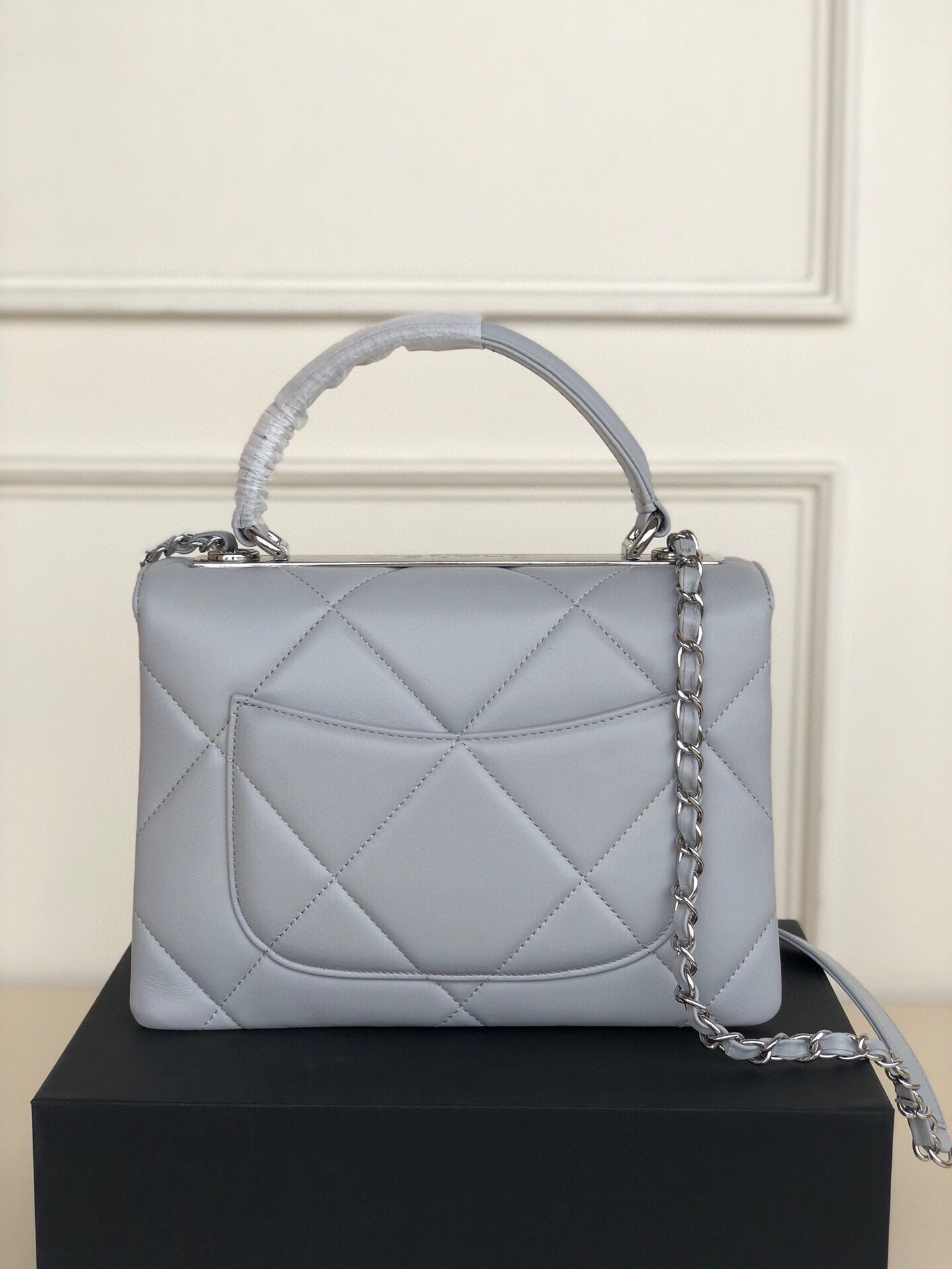 CHANEL FLAP BAG WITH TOP HANDLE 6.6 × 9.8 × 4.7 in
