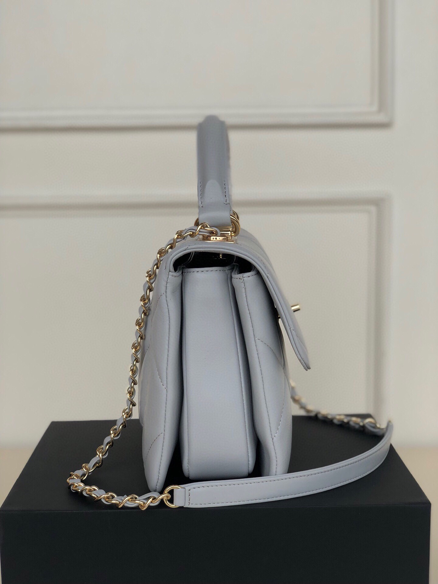 CHANEL FLAP BAG WITH TOP HANDLE 6.6 × 9.8 × 4.7 in