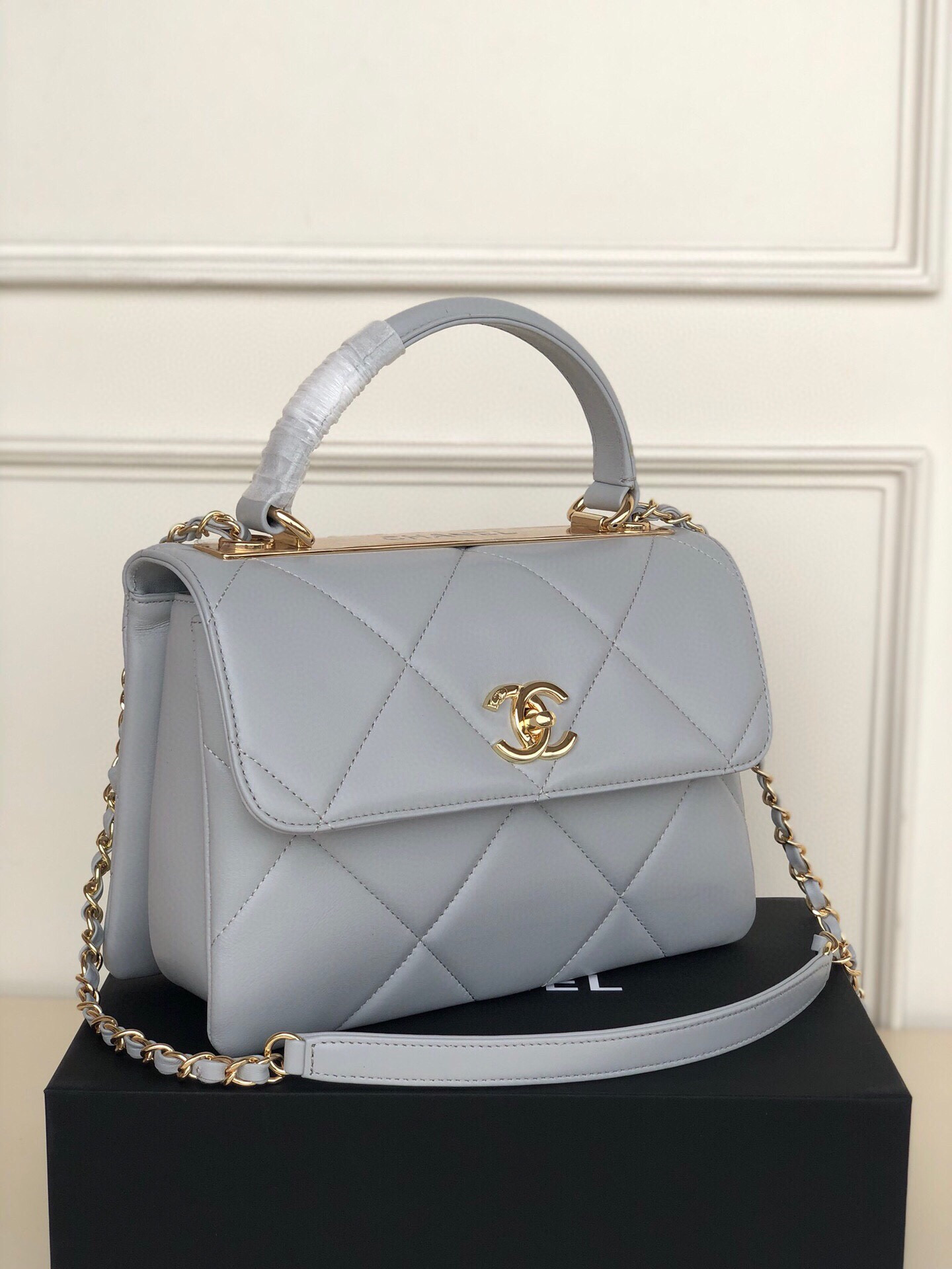 CHANEL FLAP BAG WITH TOP HANDLE 6.6 × 9.8 × 4.7 in
