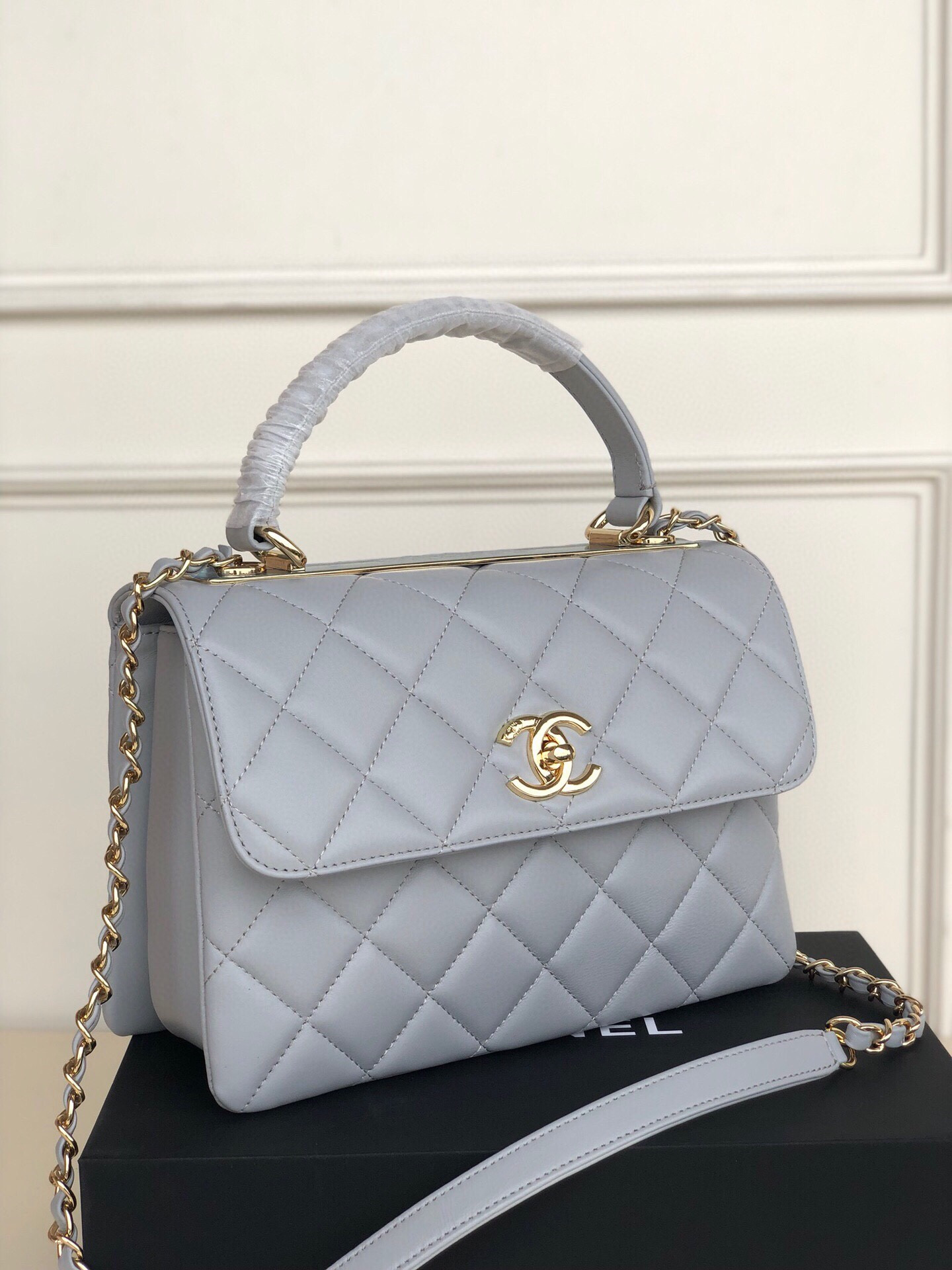 CHANEL FLAP BAG WITH TOP HANDLE 6.6 × 9.8 × 4.7 in