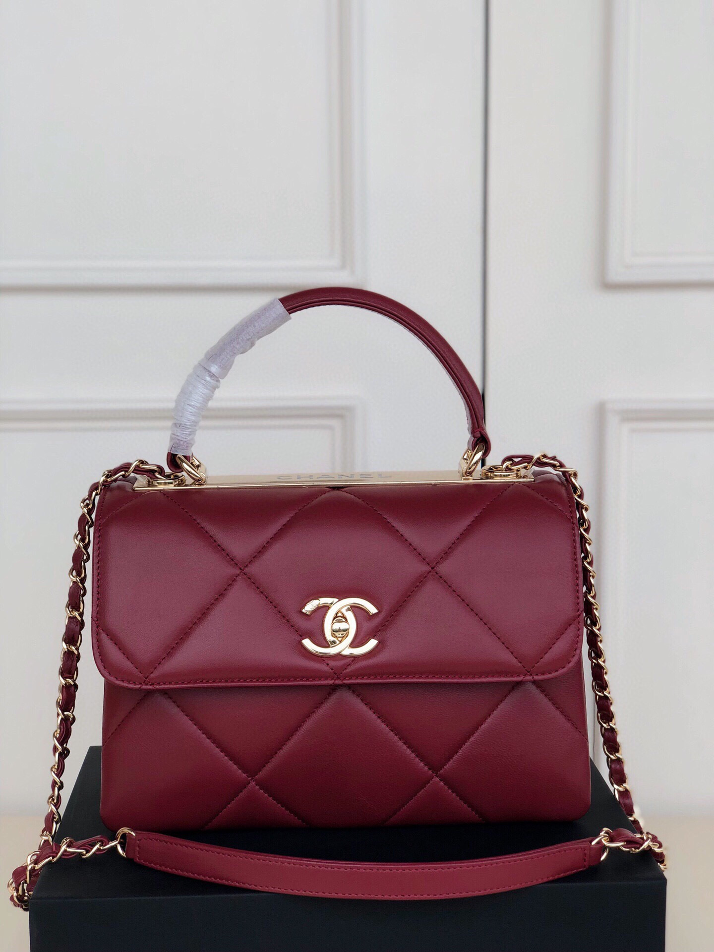 CHANEL FLAP BAG WITH TOP HANDLE 6.6 × 9.8 × 4.7 in