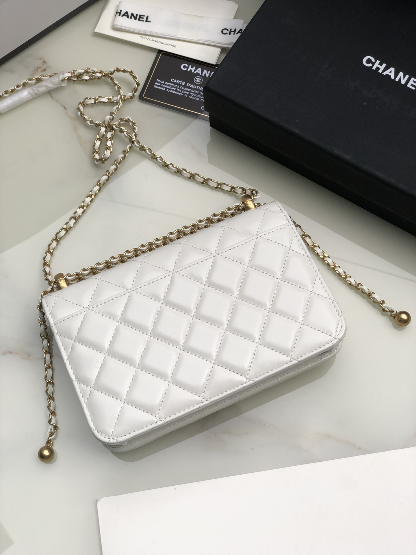 CHANEL CLASSIC WALLET ON CHAIN WHITE 4.8 × 7.5 × 1.4 in