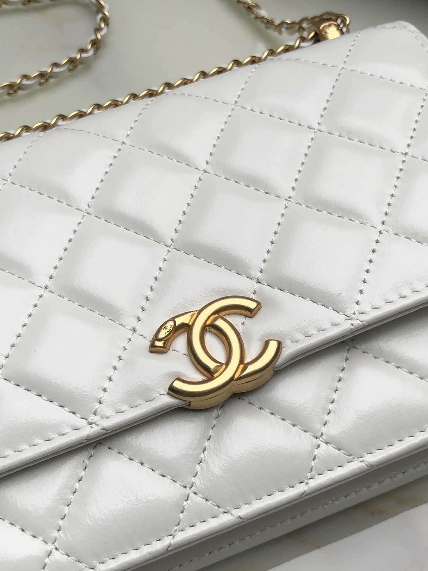 CHANEL CLASSIC WALLET ON CHAIN WHITE 4.8 × 7.5 × 1.4 in