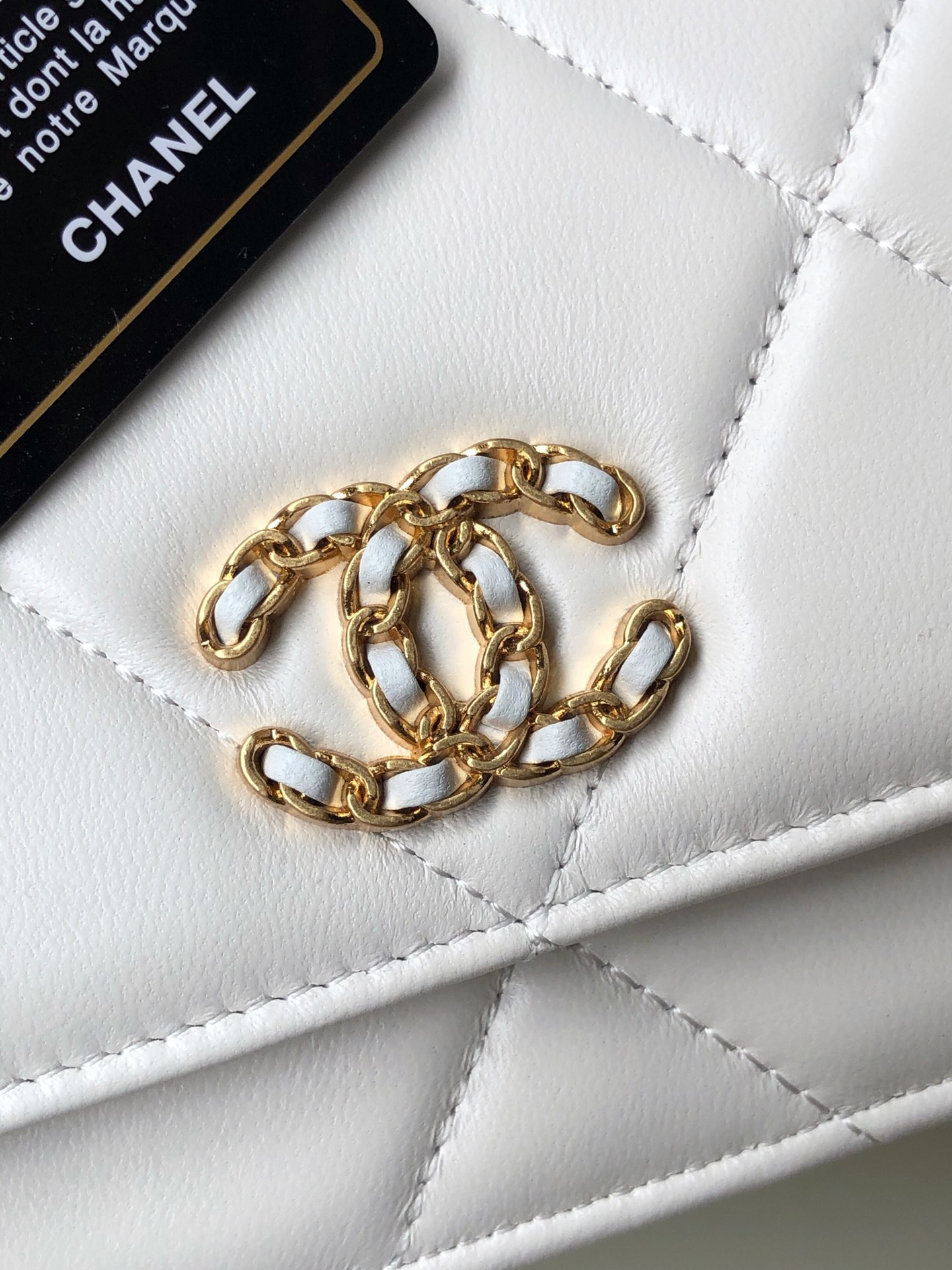 CHANEL CLASSIC WALLET ON CHAIN 4.8 × 7.5 × 1.4 in