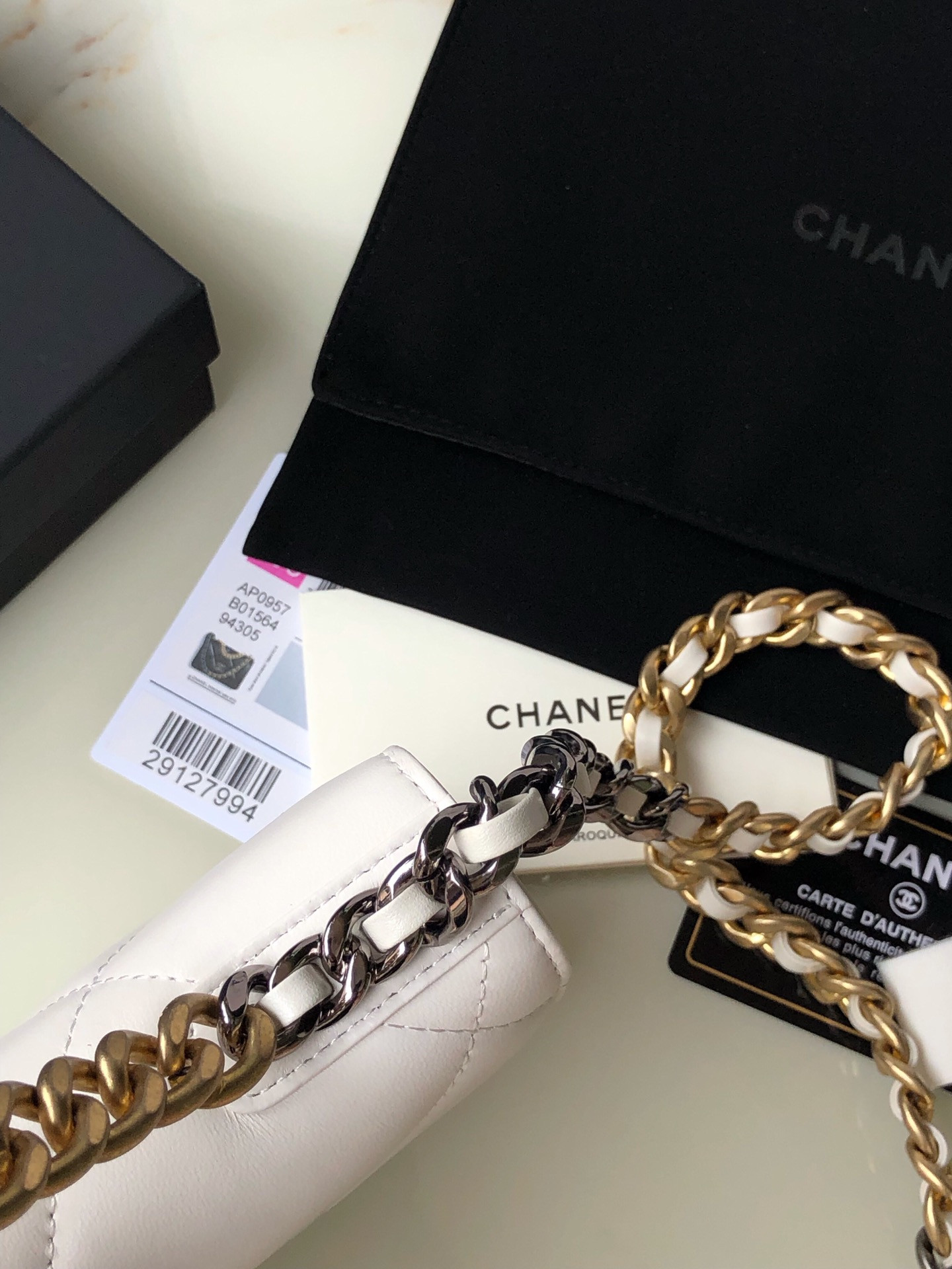 CHANEL CLASSIC WALLET ON CHAIN 4.8 × 7.5 × 1.4 in