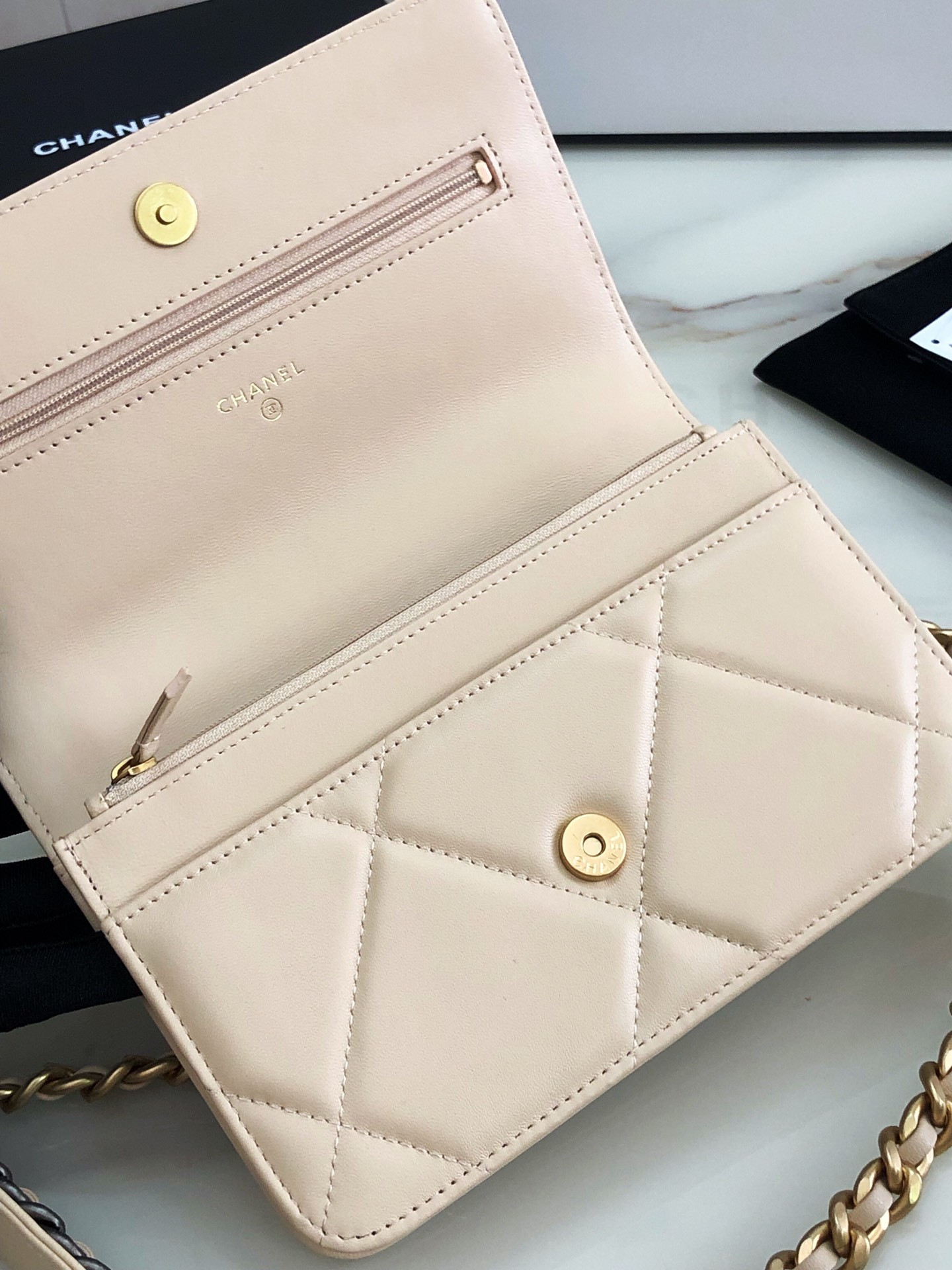 CHANEL CLASSIC WALLET ON CHAIN 4.8 × 7.5 × 1.4 in