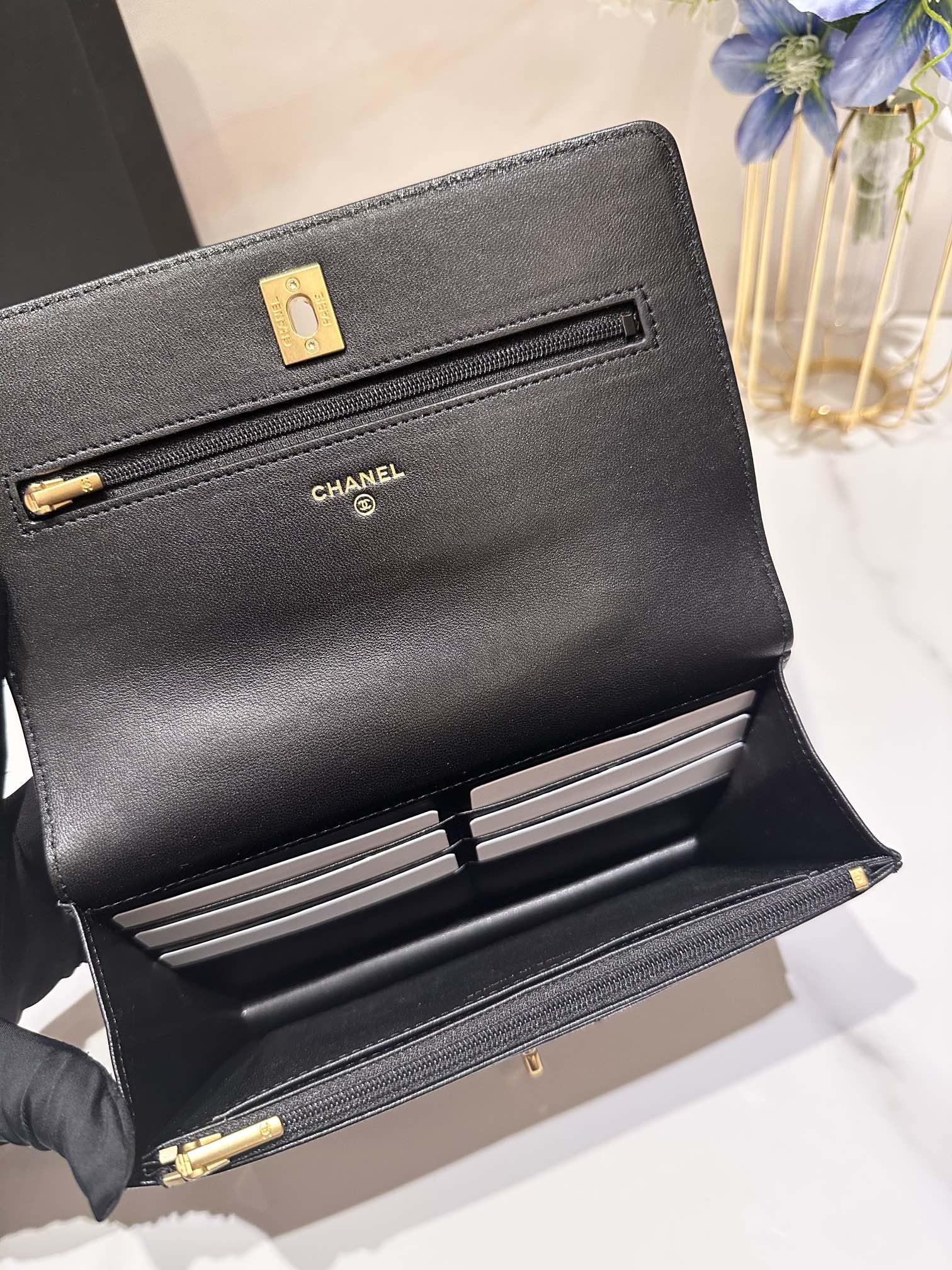 CHANEL CLASSIC WALLET ON CHAIN Rhinestone Handle 4.8 × 7.5 × 1.4 IN