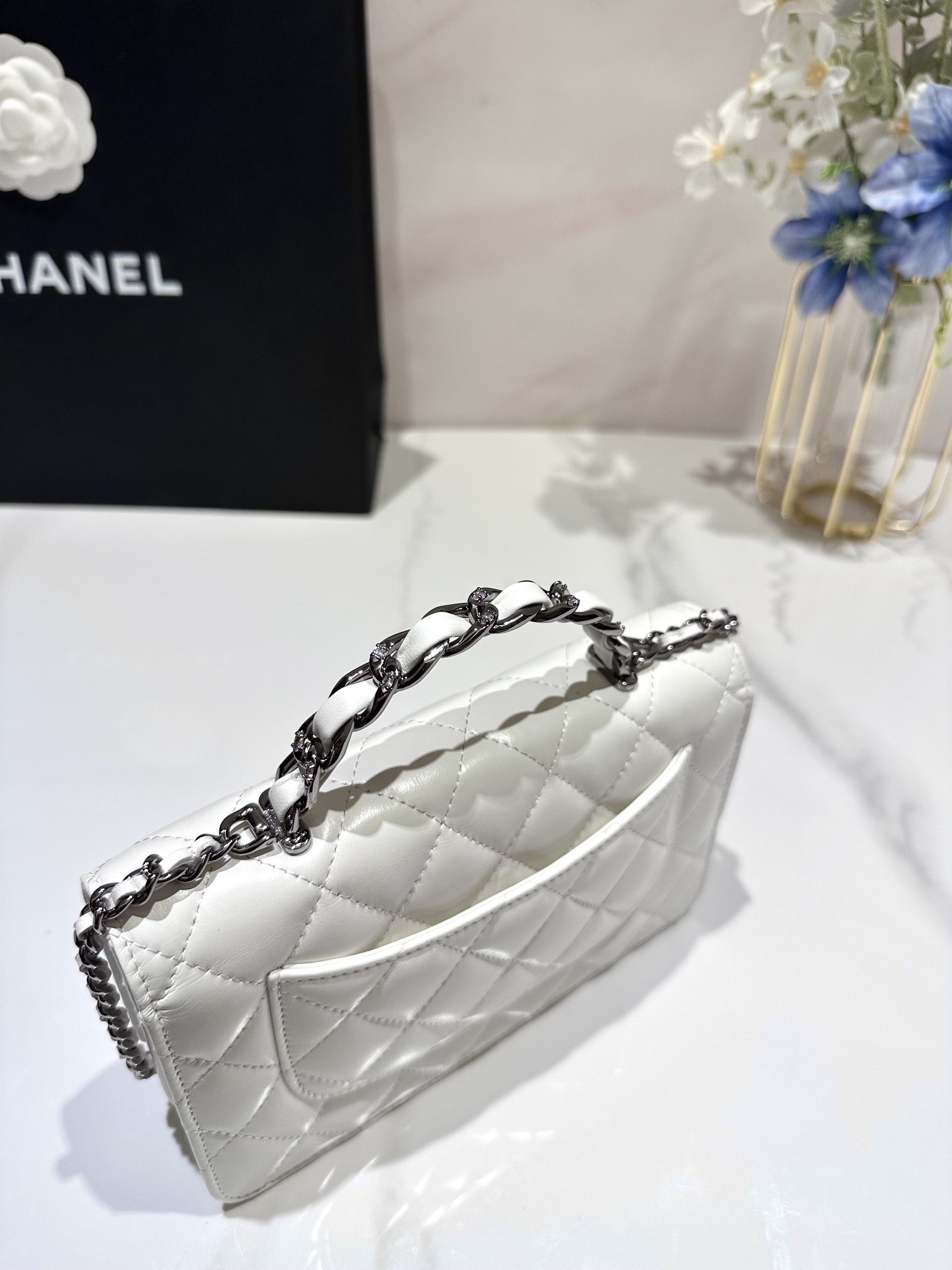 CHANEL CLASSIC WALLET ON CHAIN 4.8 × 7.5 × 1.4 in