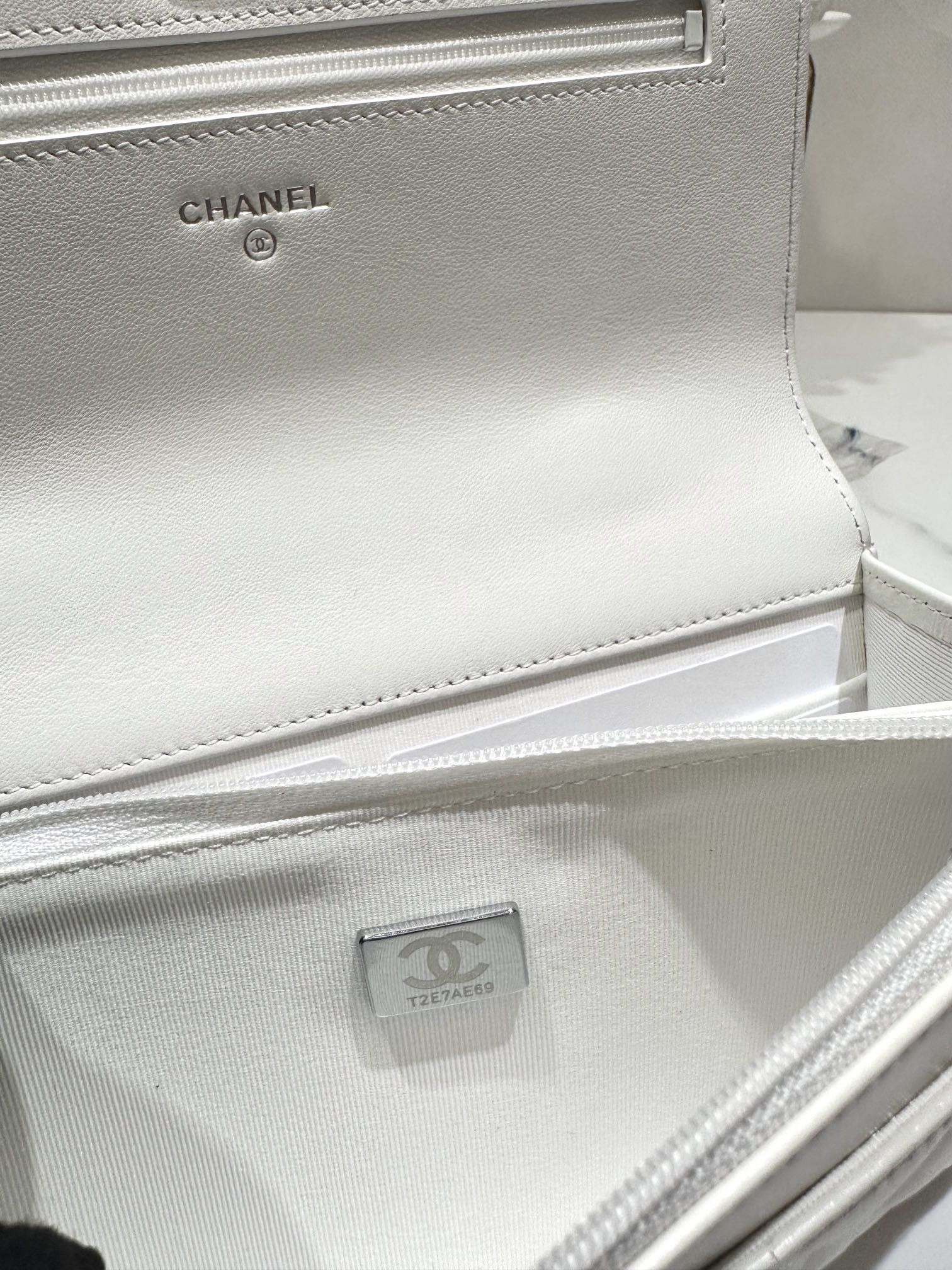 CHANEL CLASSIC WALLET ON CHAIN 4.8 × 7.5 × 1.4 in