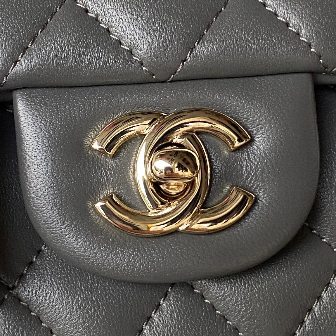 Chanel Mini Classic Handbag With Top Handle 12 × 20 × 6 cm