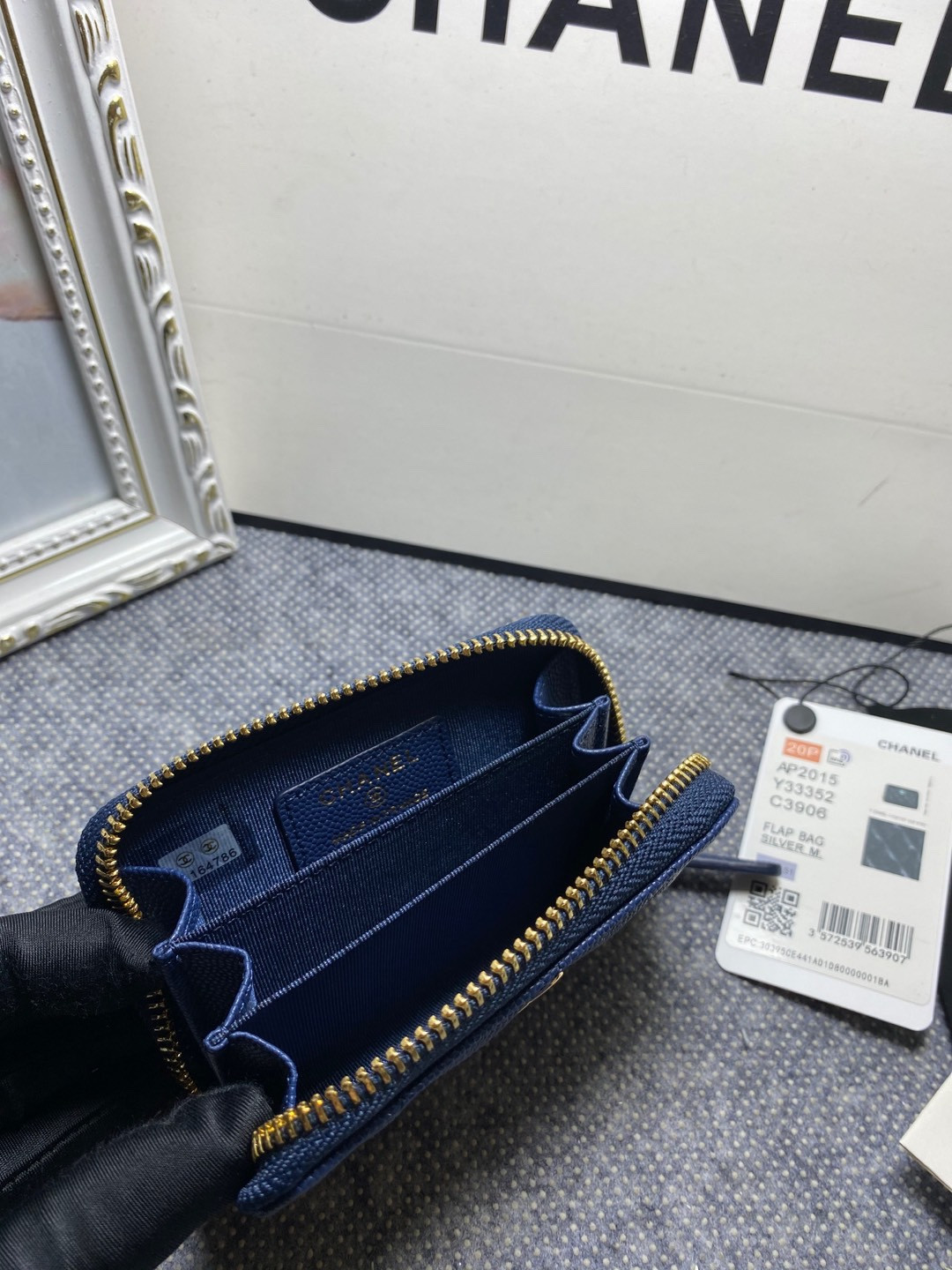 CHANEL ZIPPED COIN PURSE 7.5x 11x 2.5cm