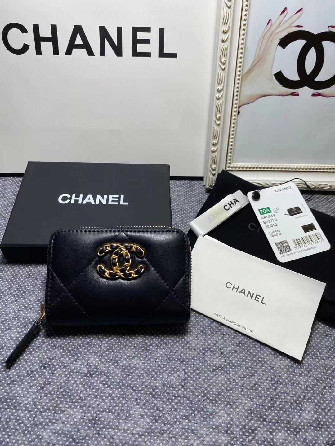 CHANEL ZIPPED COIN PURSE 7.5x 11x 2.5cm