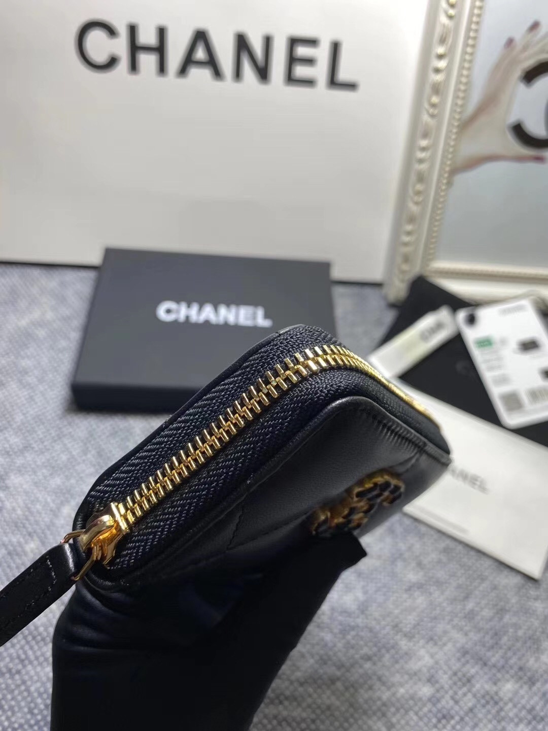 CHANEL ZIPPED COIN PURSE 7.5x 11x 2.5cm