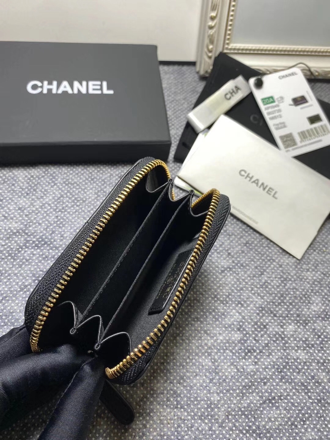 CHANEL ZIPPED COIN PURSE 7.5x 11x 2.5cm