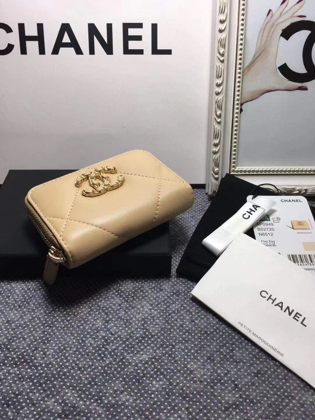 CHANEL ZIPPED COIN PURSE 7.5x 11x 2.5cm