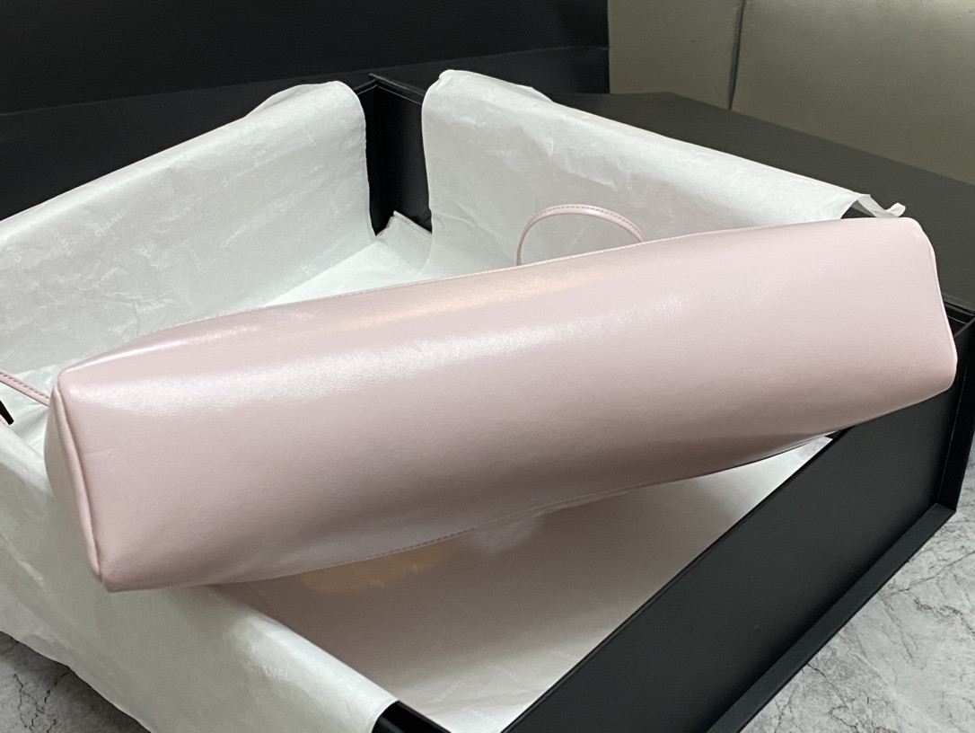 CHANEL  SHOPPING BAG Shiny Lambskin & Gold-Tone Metal 35x39x8cm